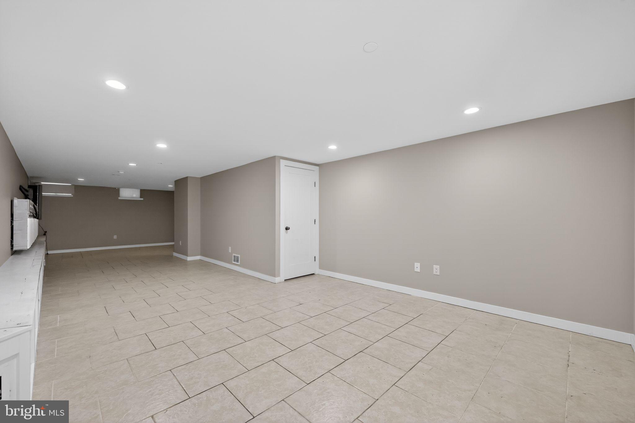 EAST KENSINGTON - Residential