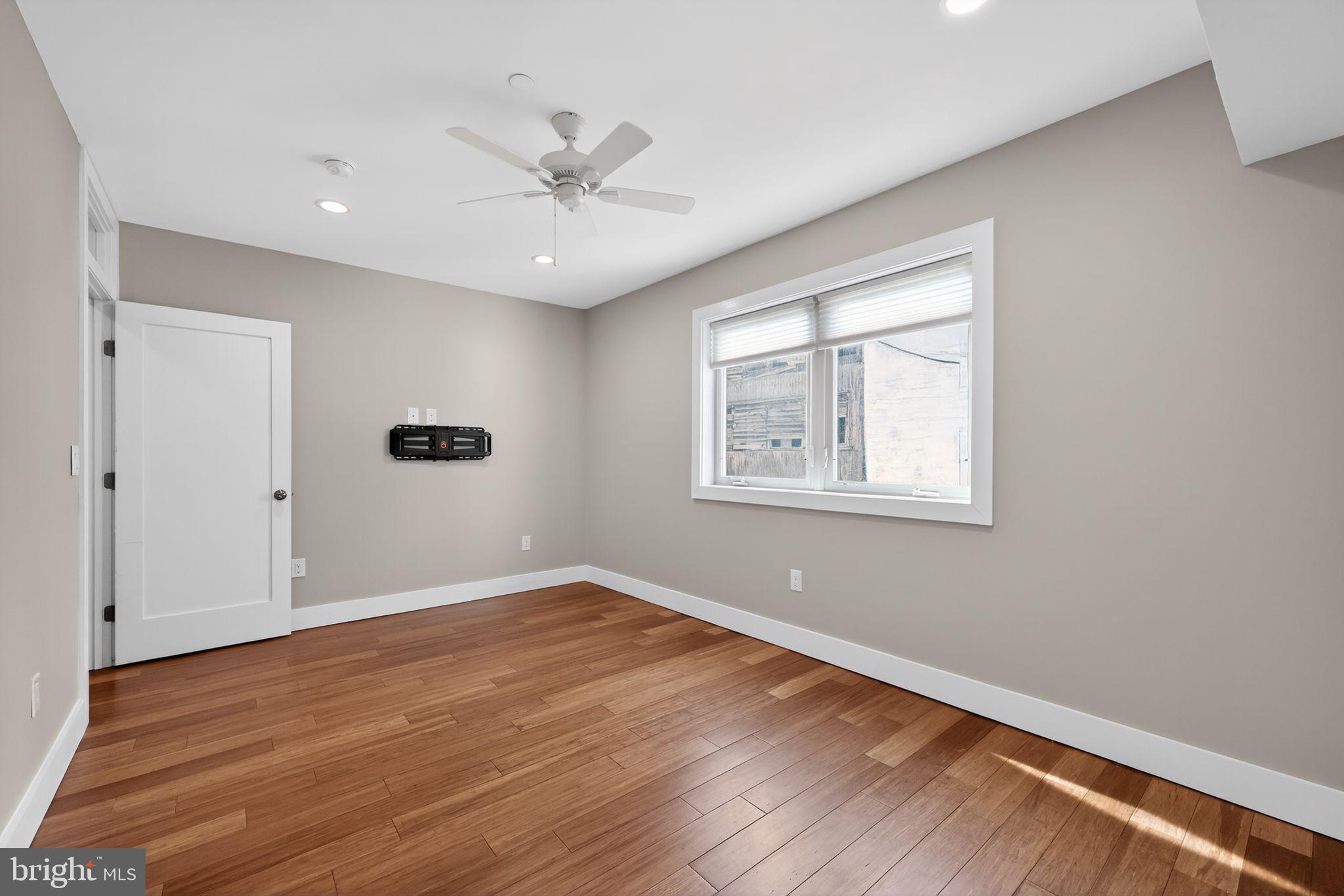 EAST KENSINGTON - Residential