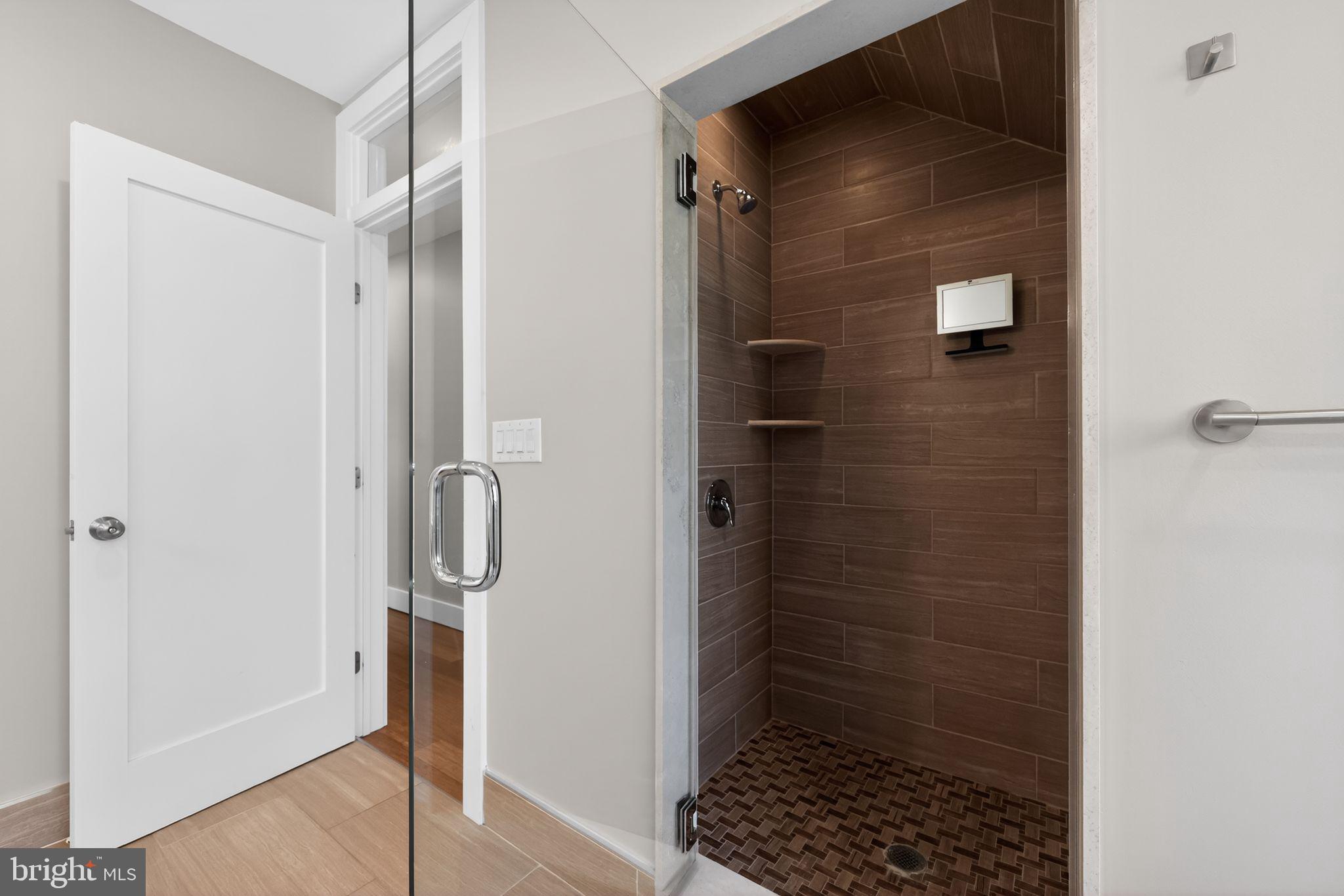 EAST KENSINGTON - Residential