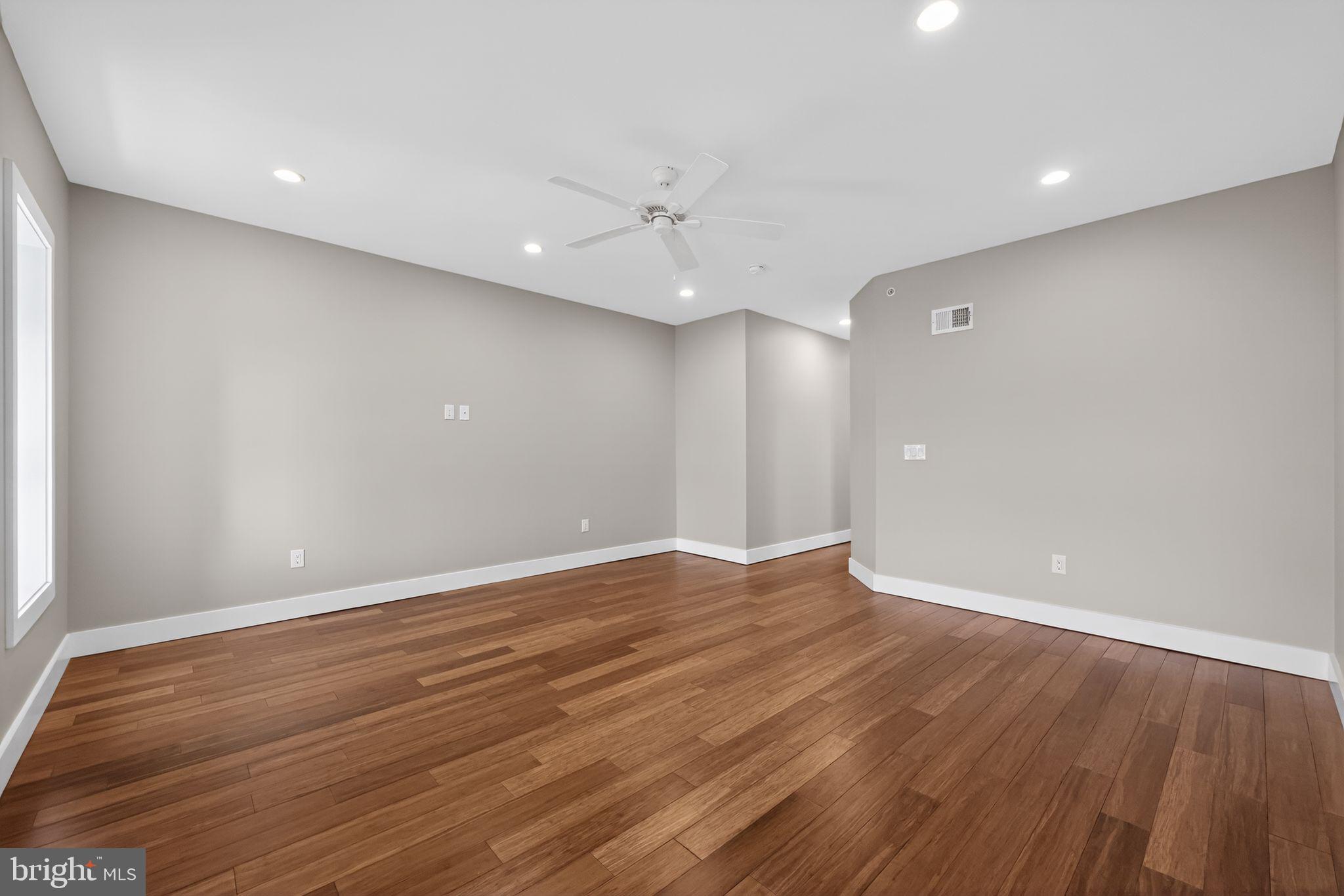 EAST KENSINGTON - Residential
