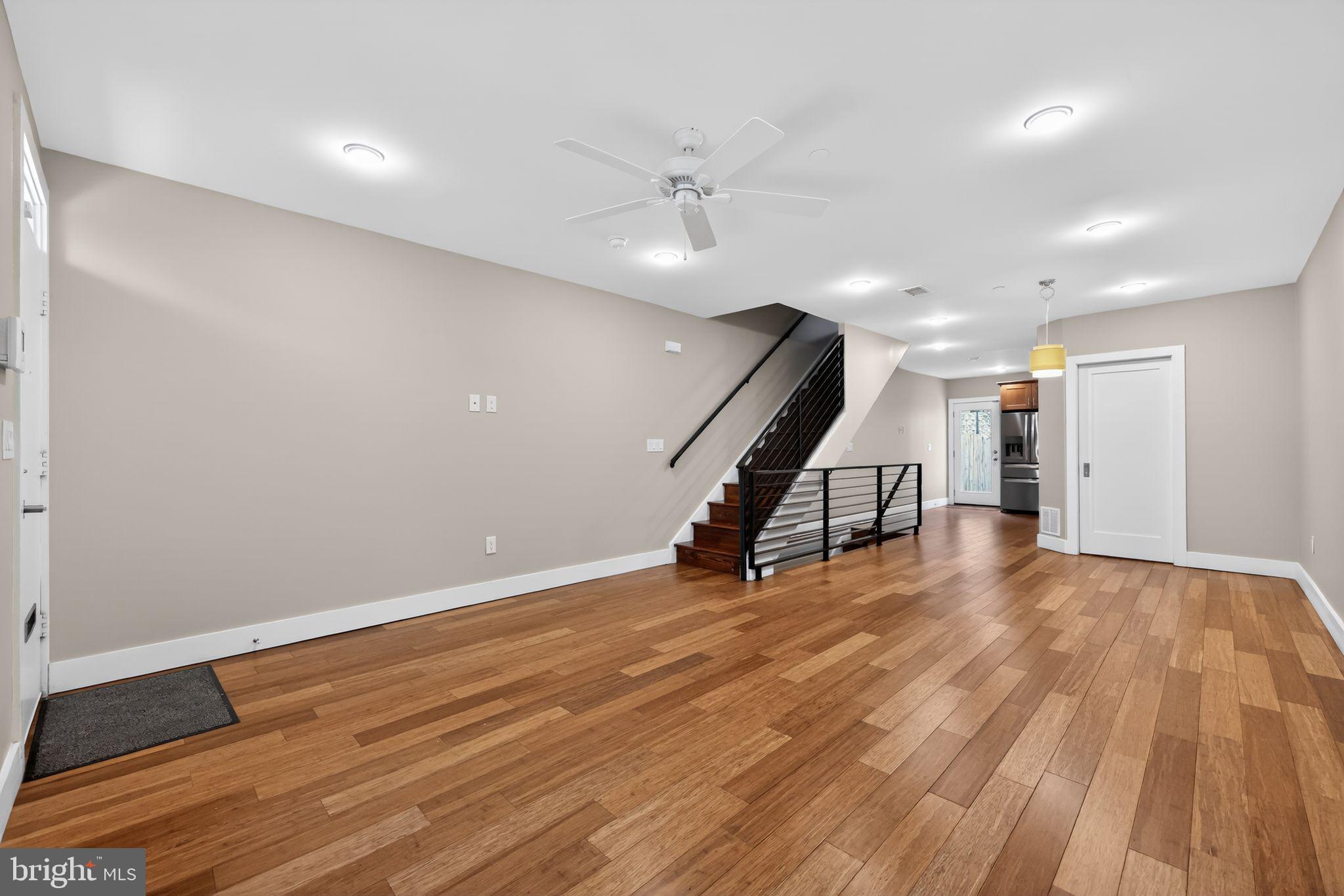 EAST KENSINGTON - Residential