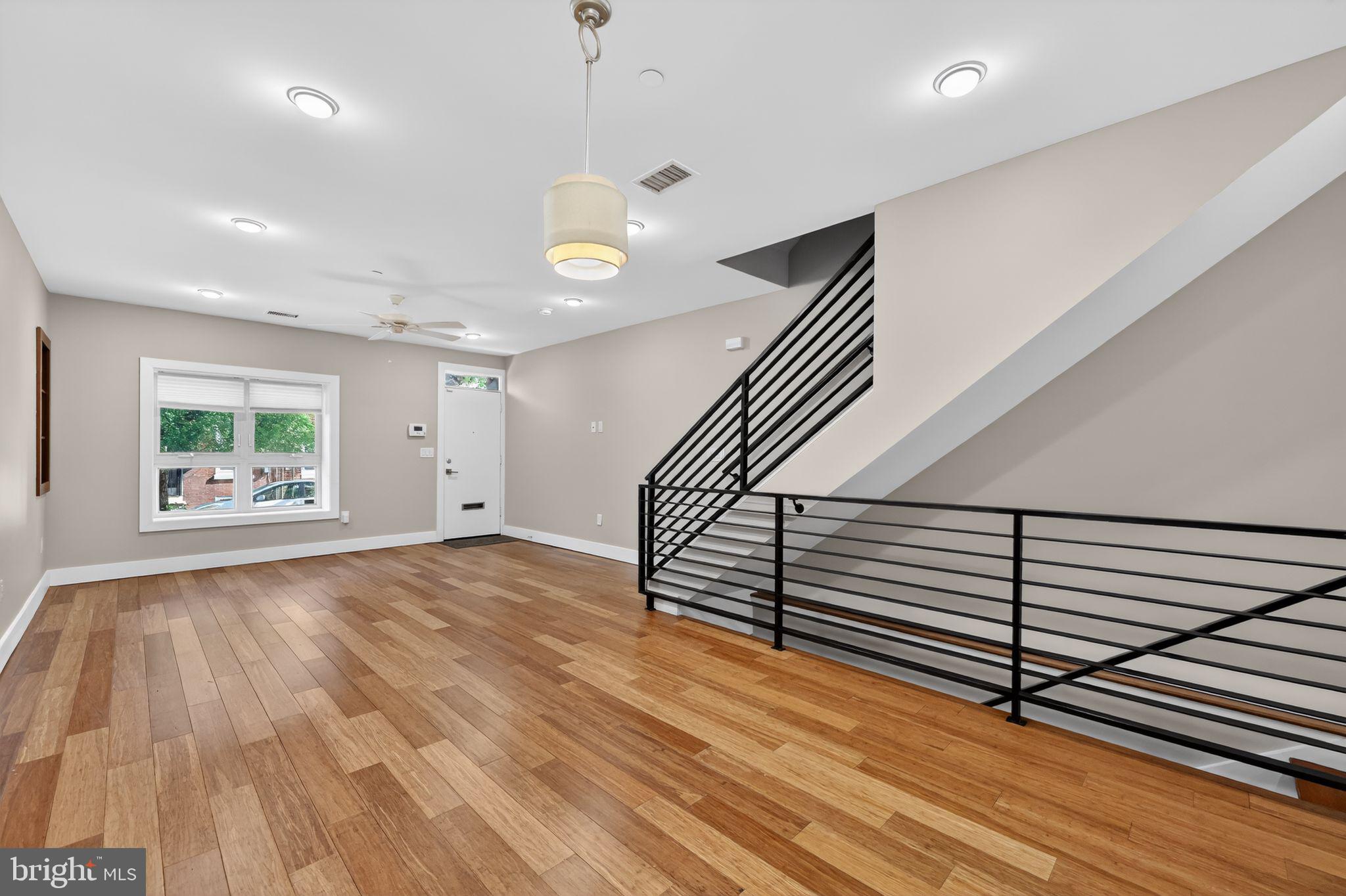 EAST KENSINGTON - Residential