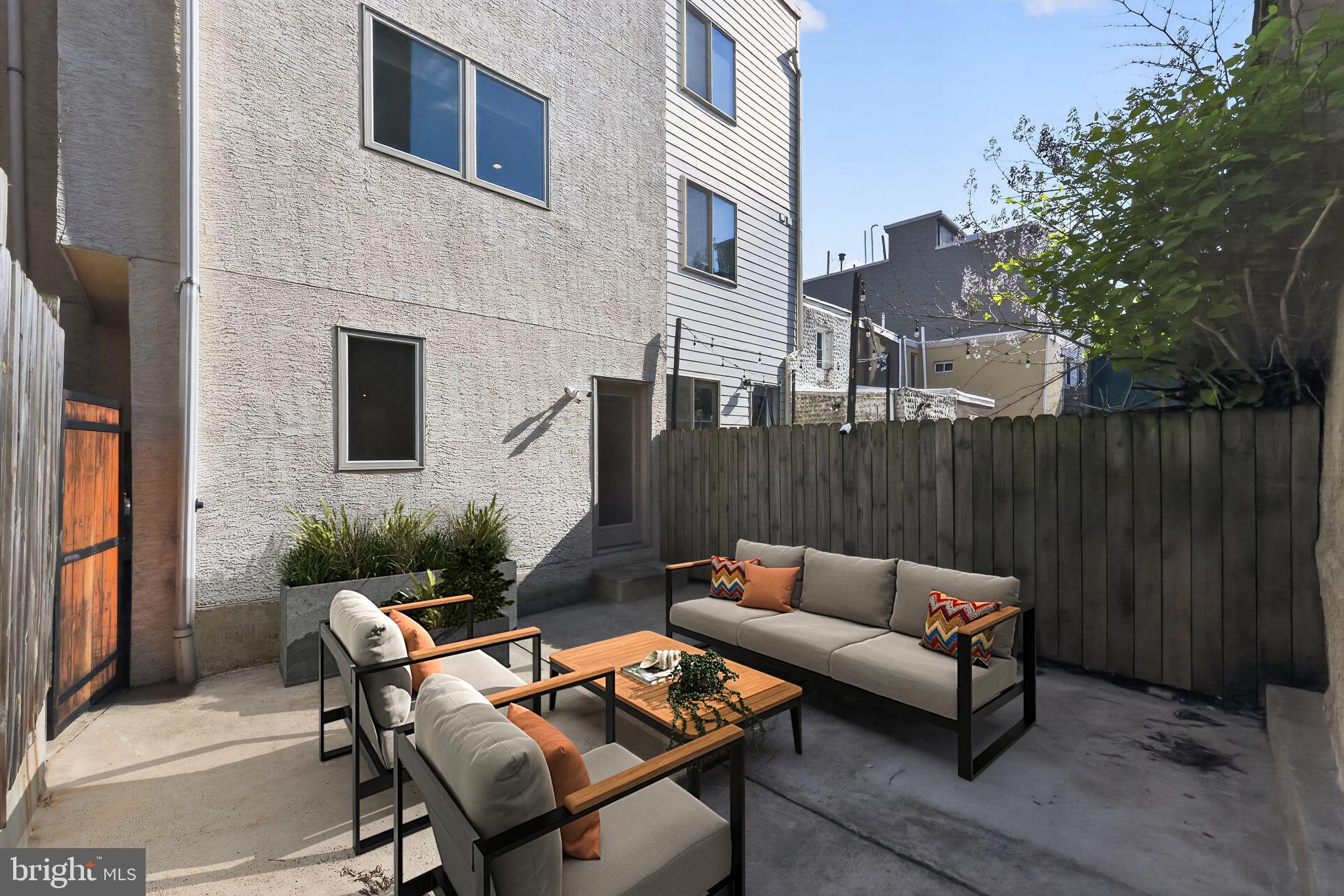 EAST KENSINGTON - Residential