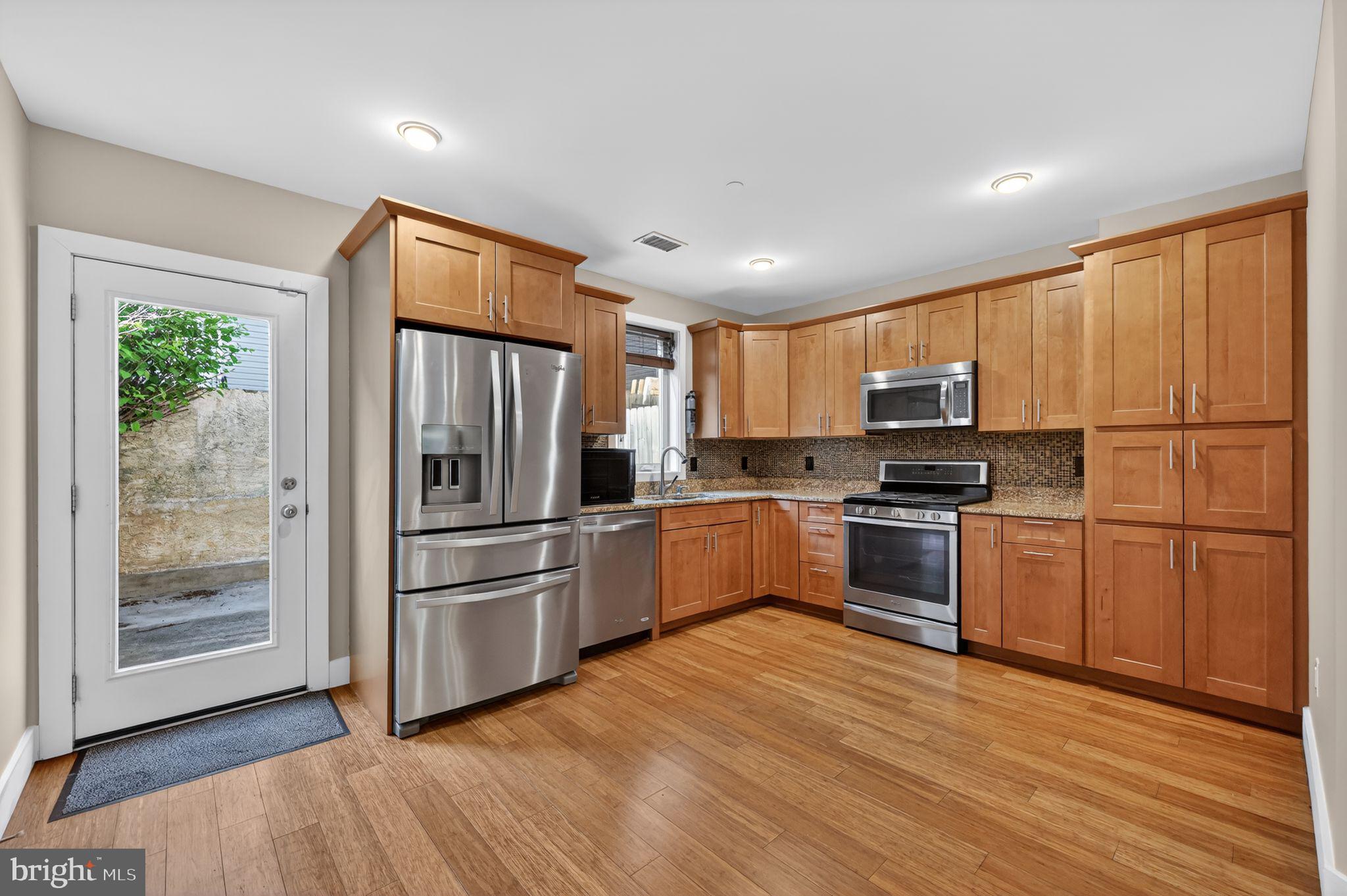 EAST KENSINGTON - Residential