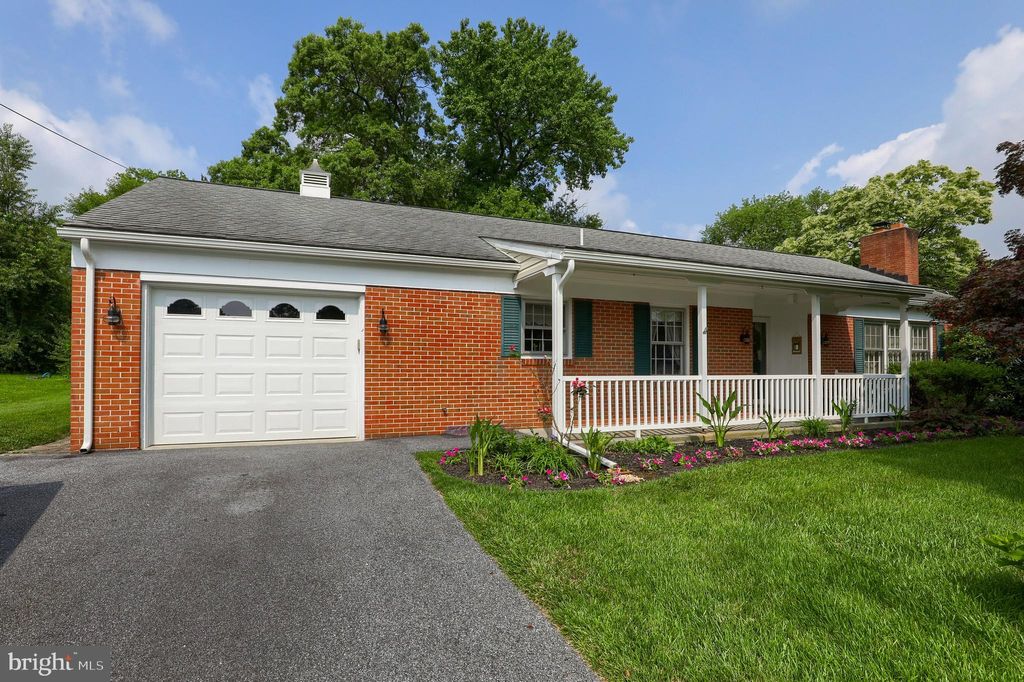 Photo of 6476 ORANGE ST, EAST PETERSBURG, PA 17520 (MLS # PALA2038086)