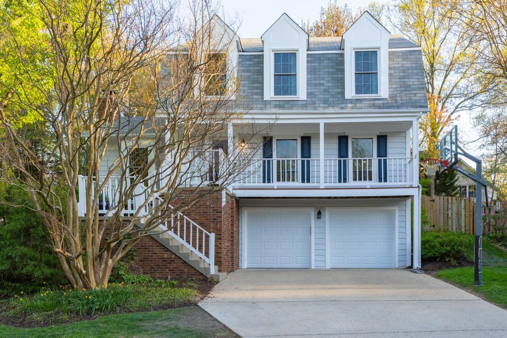 Photo of 6208 Gentle Lane, ALEXANDRIA, VA 22310 (MLS # VAFX2299456)