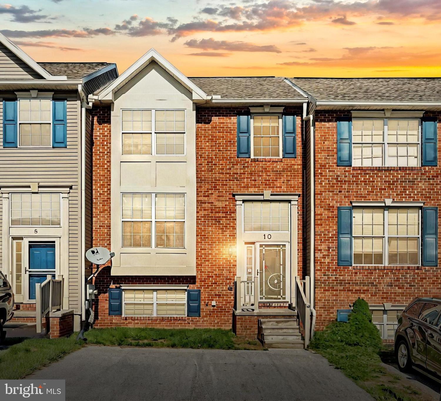 COLONIAL HILLS - Residential