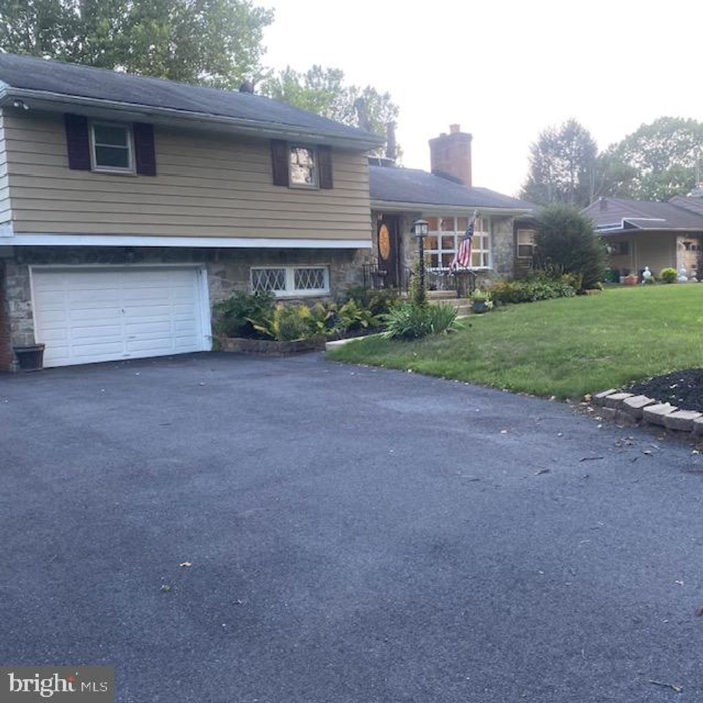 Photo of 28 CONESTOGA BLVD, LANCASTER, PA 17602 (MLS # PALA2038442)