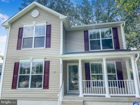 Homes For Sale - 220 5th Street<br/> COLONIAL BEACH, VA 22443