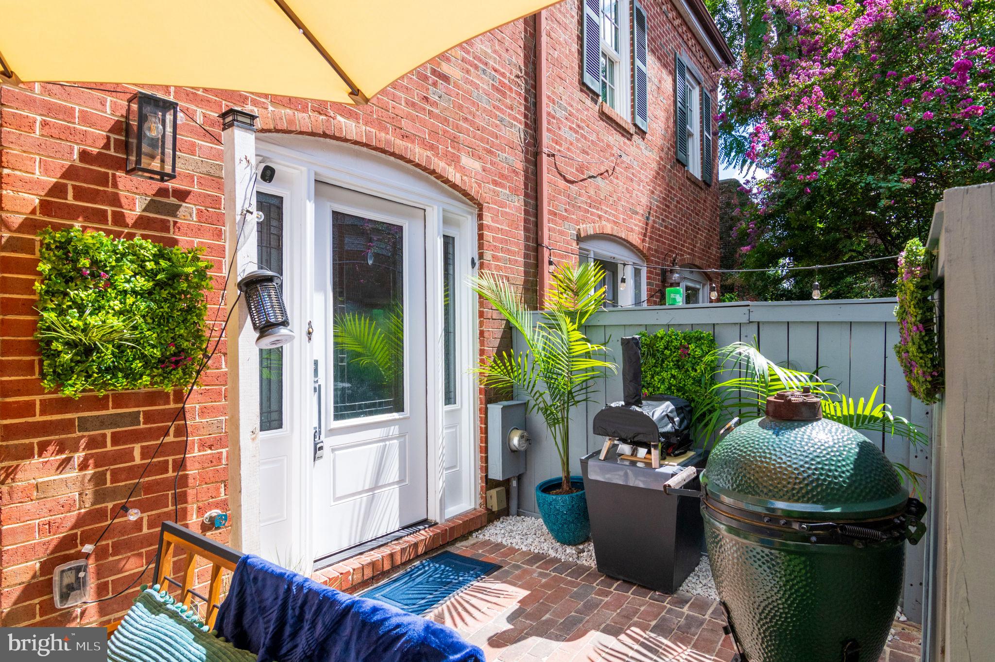 102 KING HENRY COURT