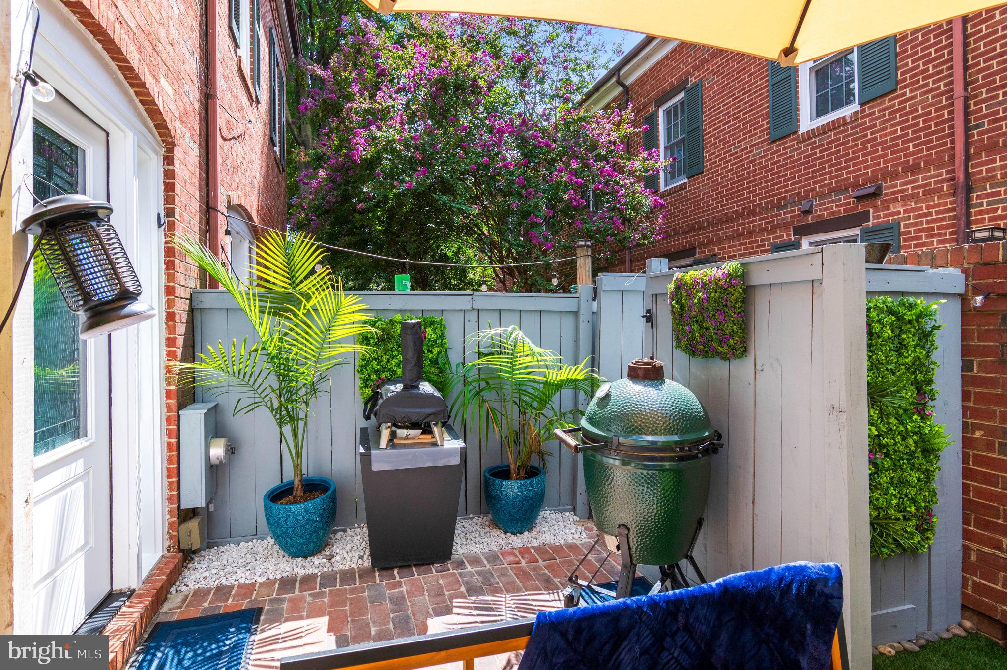 102 KING HENRY COURT