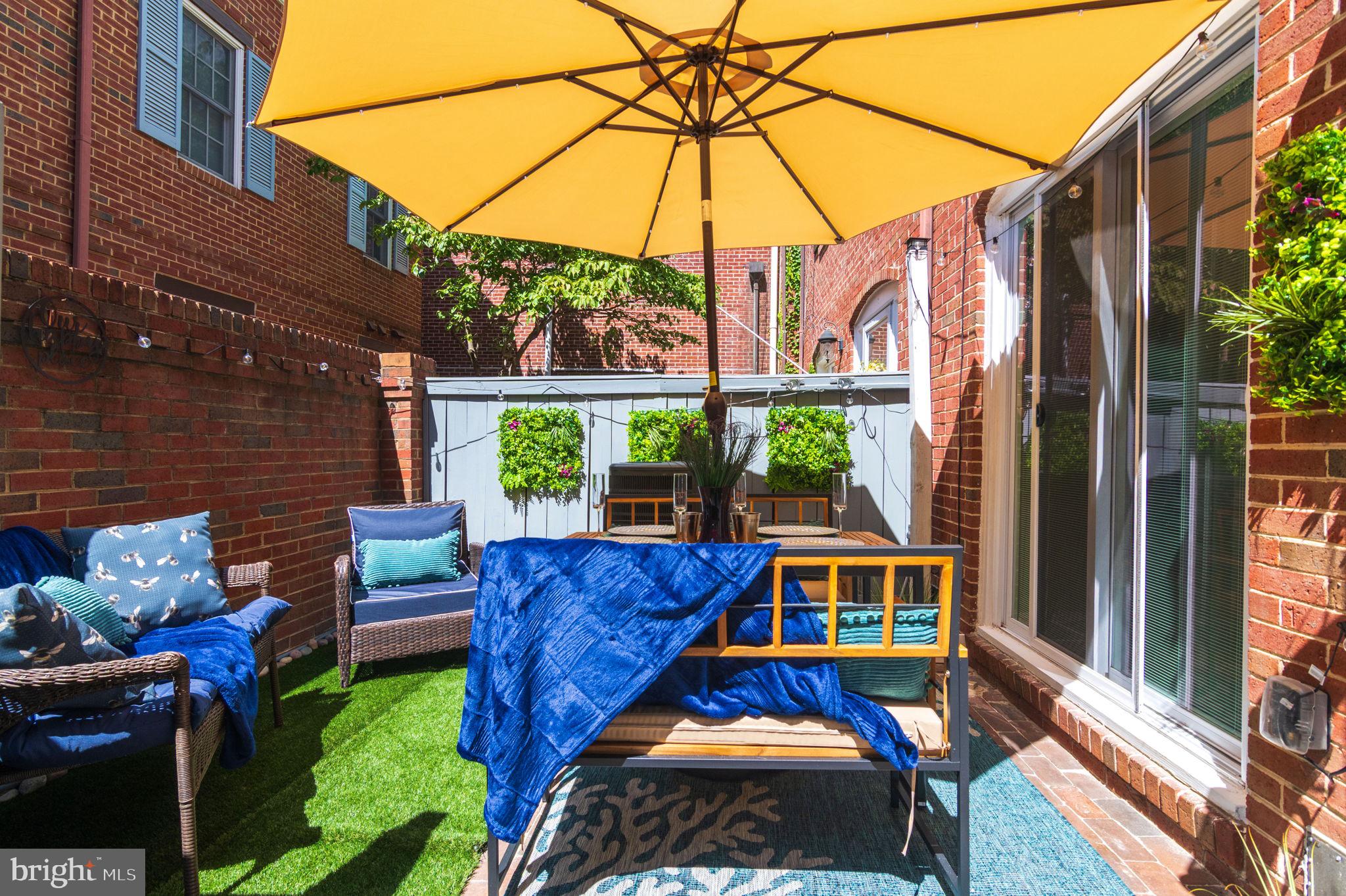 102 KING HENRY COURT