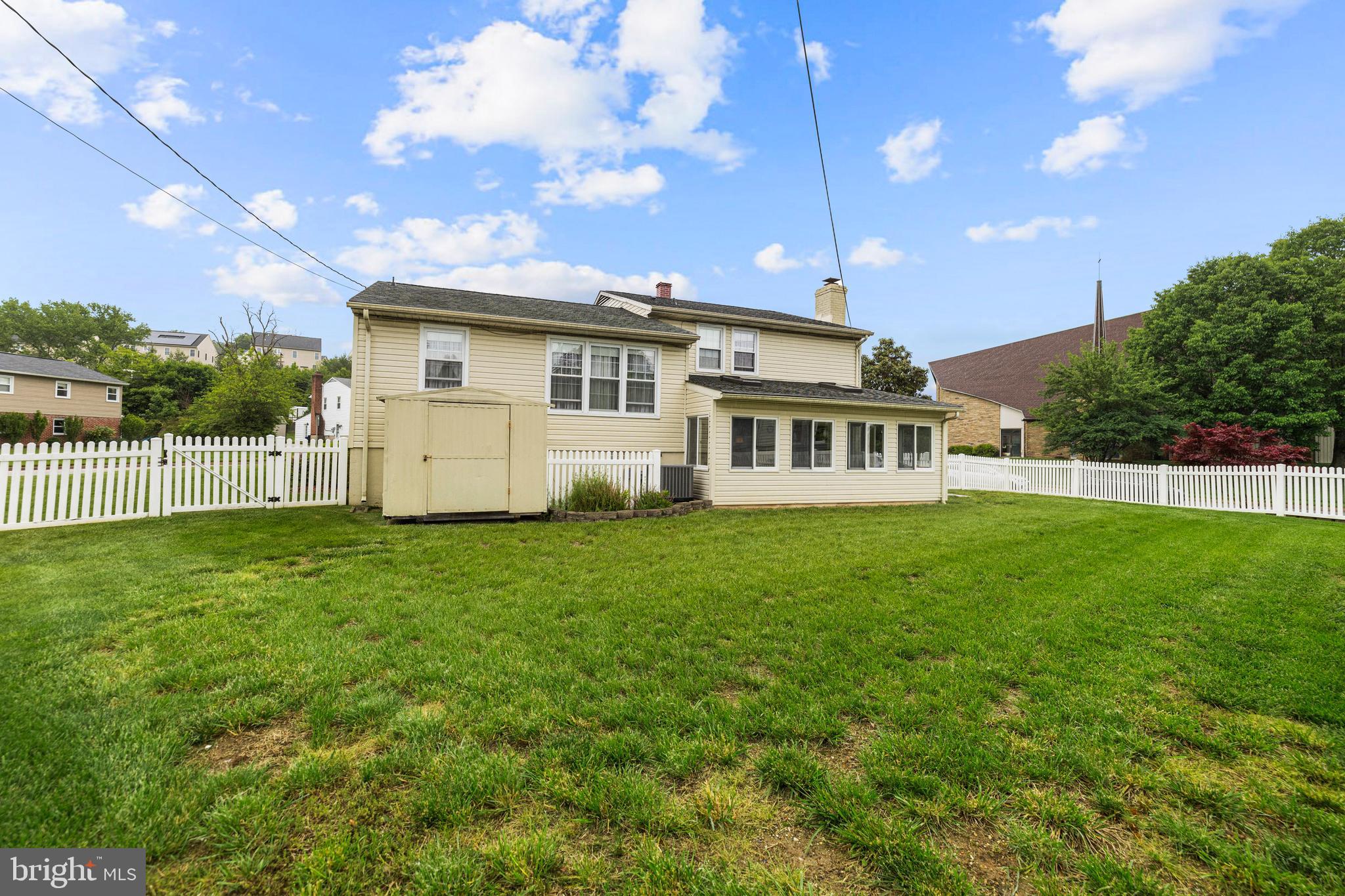 MEADOWLAND - Residential