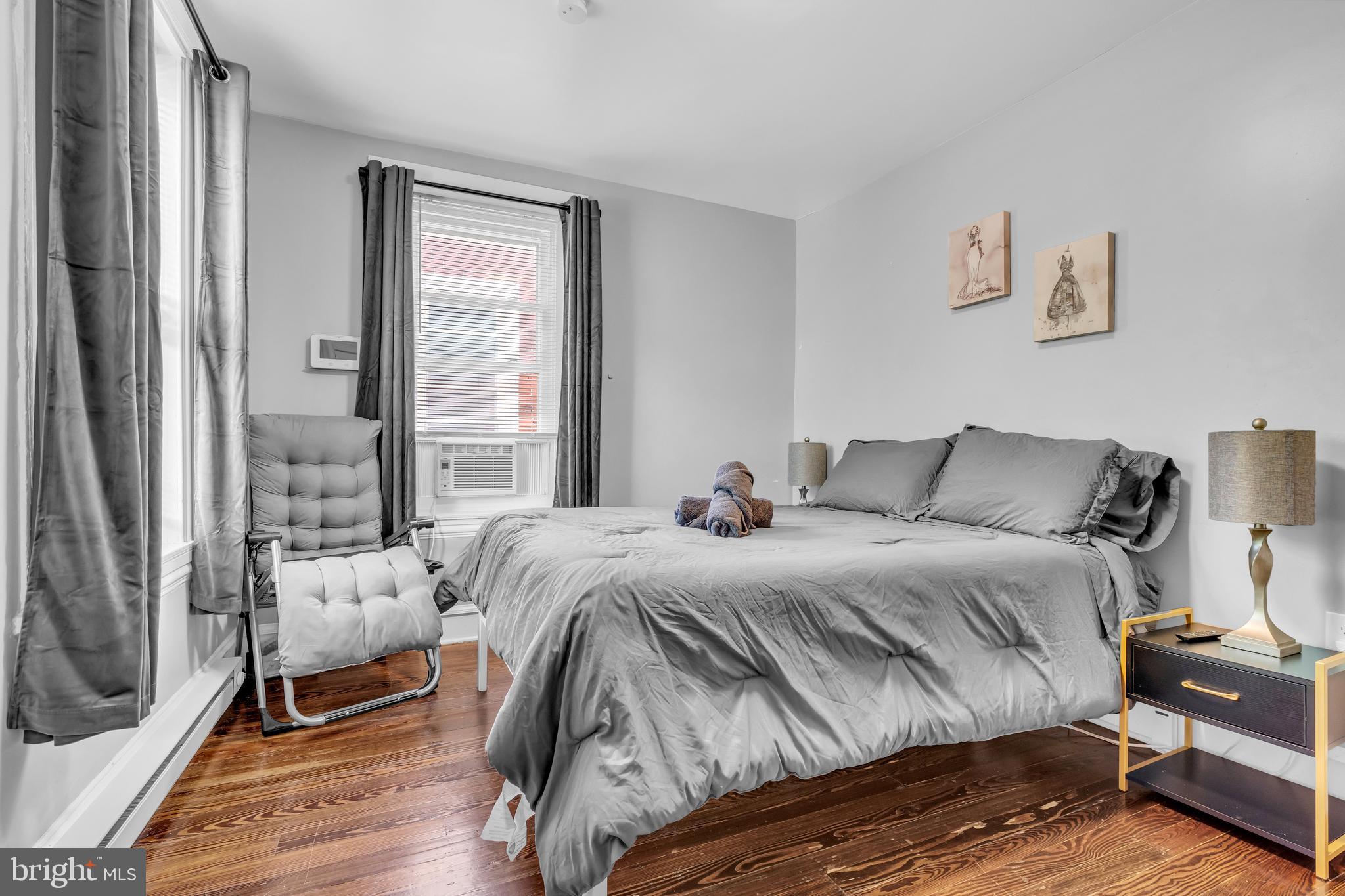 905 W MARSHALL STREET