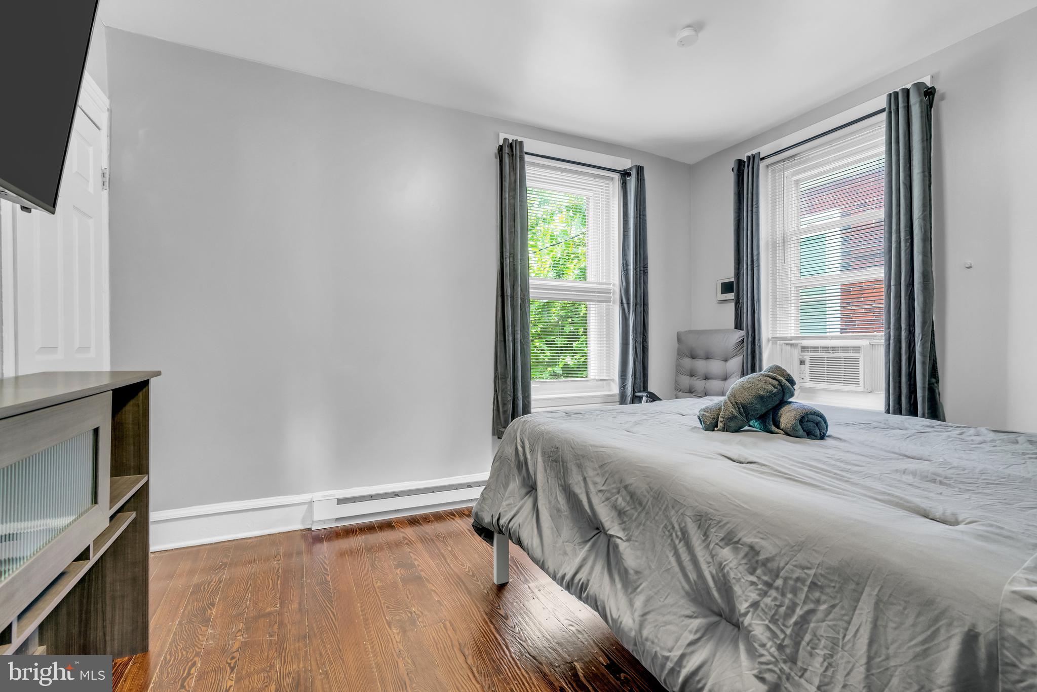 905 W MARSHALL STREET