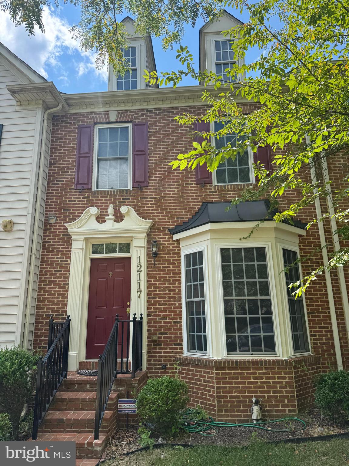 Thank you for showing. Please submit the completed GCAAR rental application with the last 30 days pay stubs, government issued photo ID. All 18+ applicants need to complete the rental application and submit all the required documents. The homeowner is looking for good credit and stable income applicants only, income at least 3 times rent. Call listing agent to get application for Rentspree.