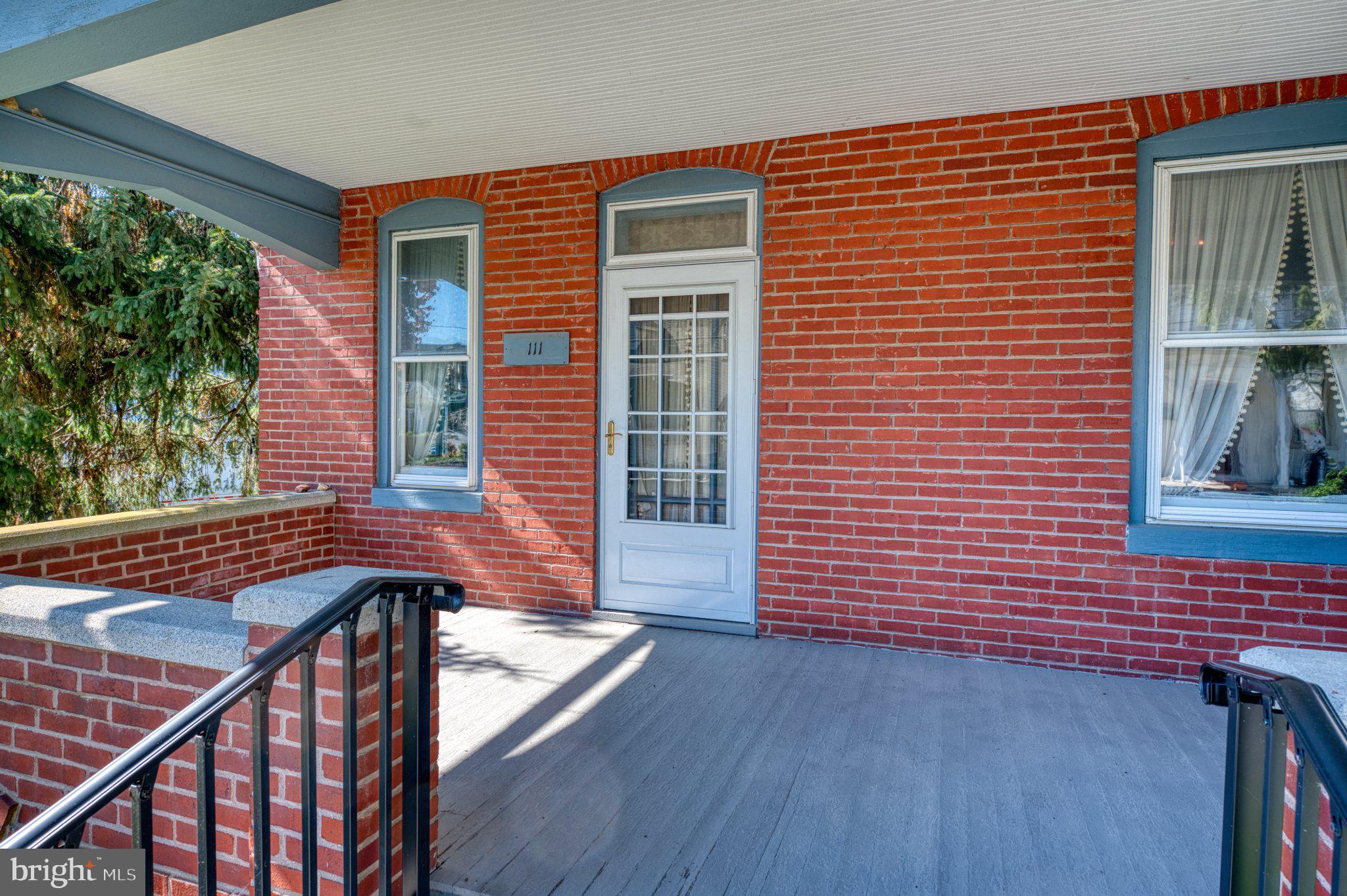 111 N LANCASTER AVENUE