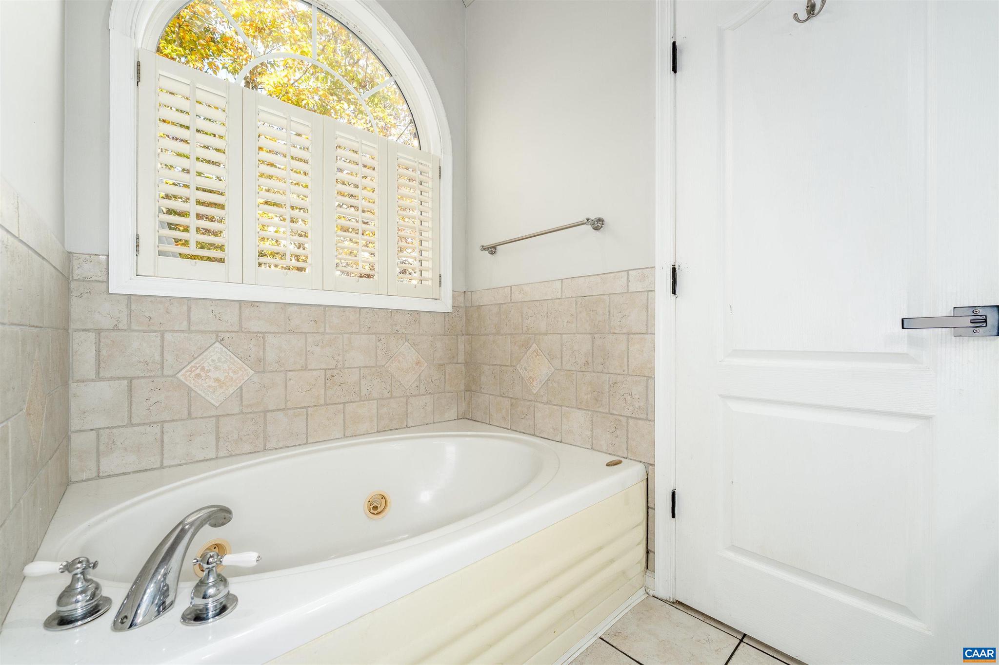 LAKE MONTICELLO - Residential