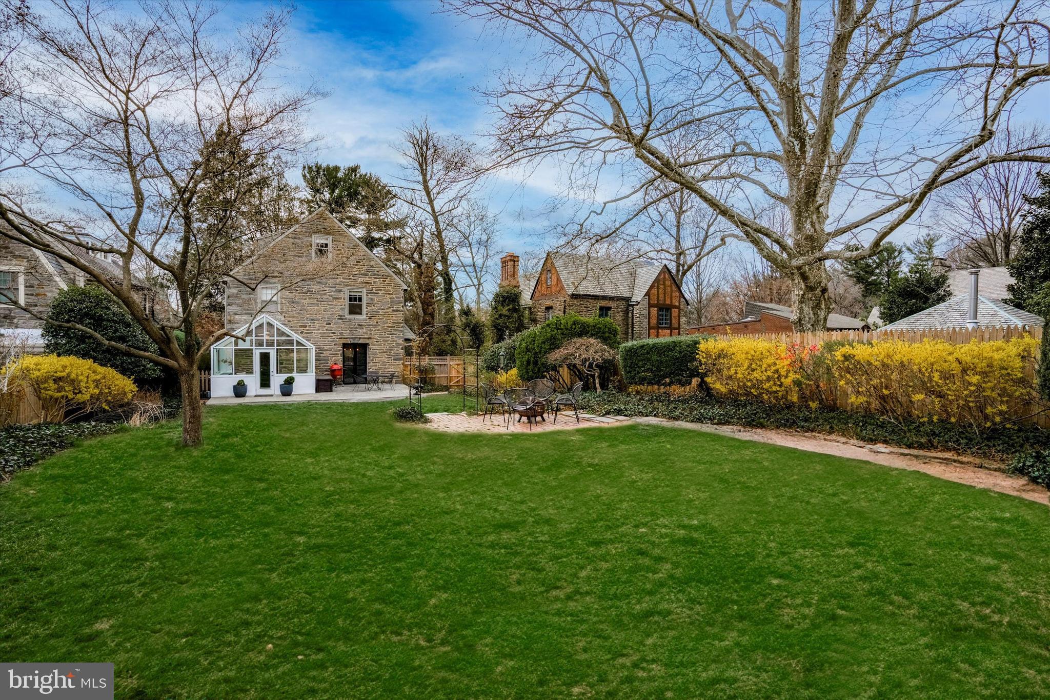EAST FALLS - Residential