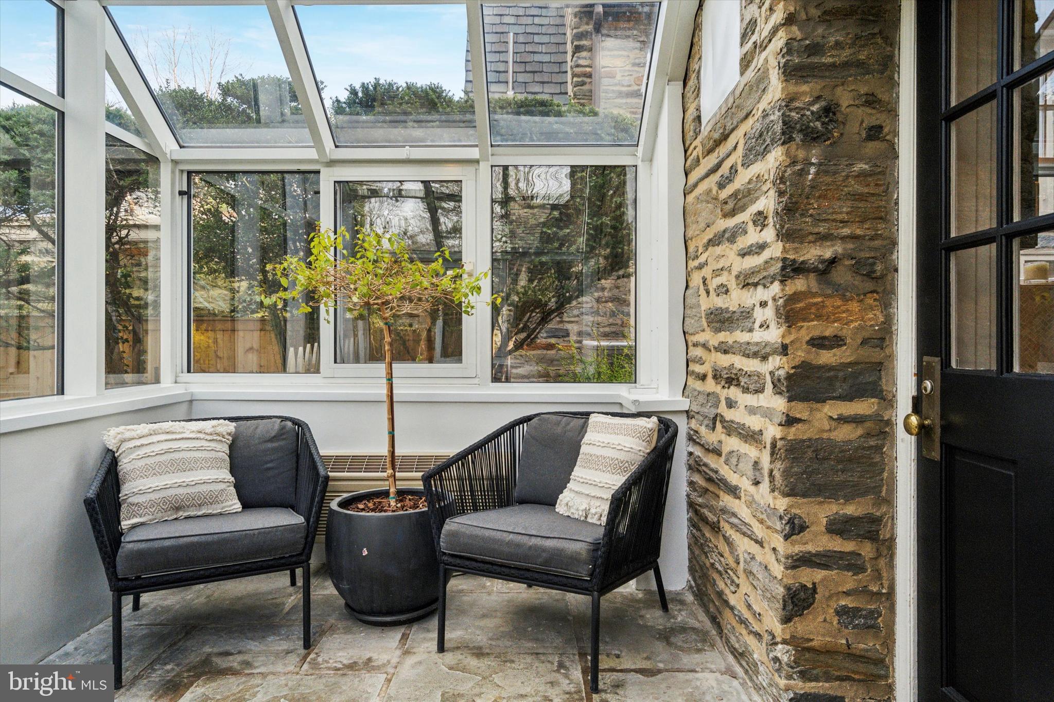 EAST FALLS - Residential