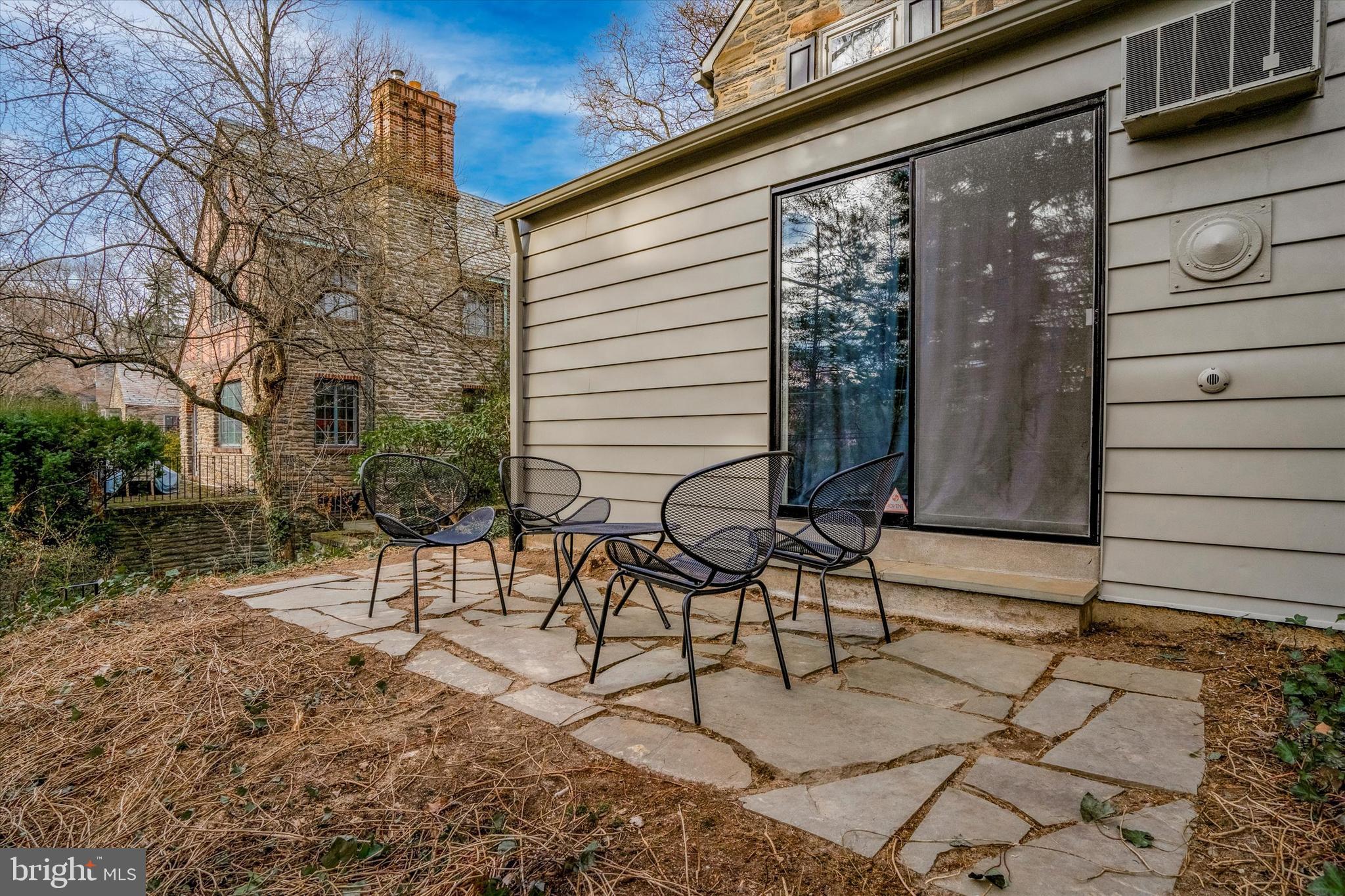 EAST FALLS - Residential