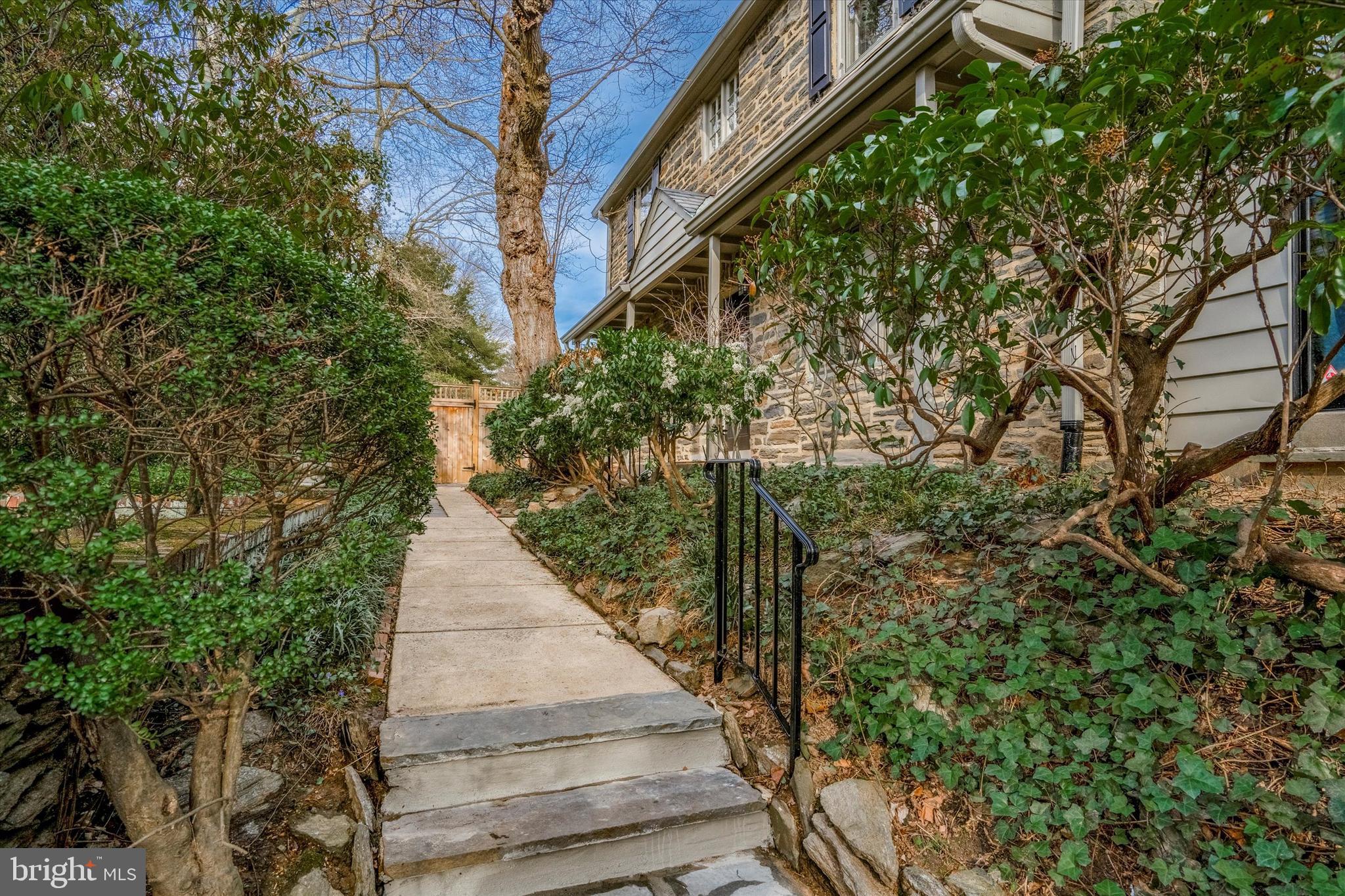 EAST FALLS - Residential