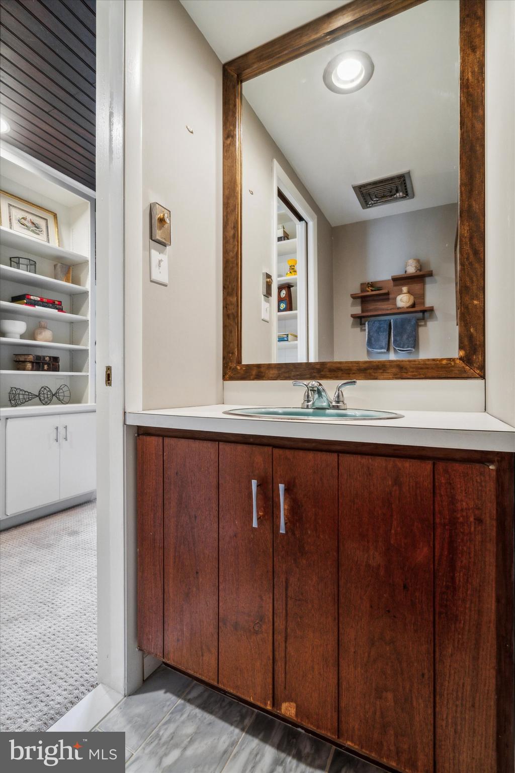 EAST FALLS - Residential