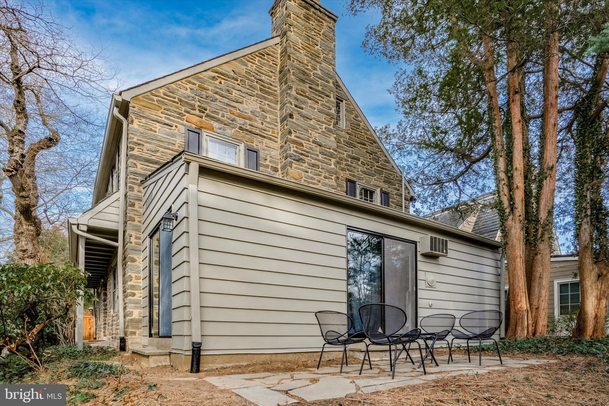 EAST FALLS - Residential