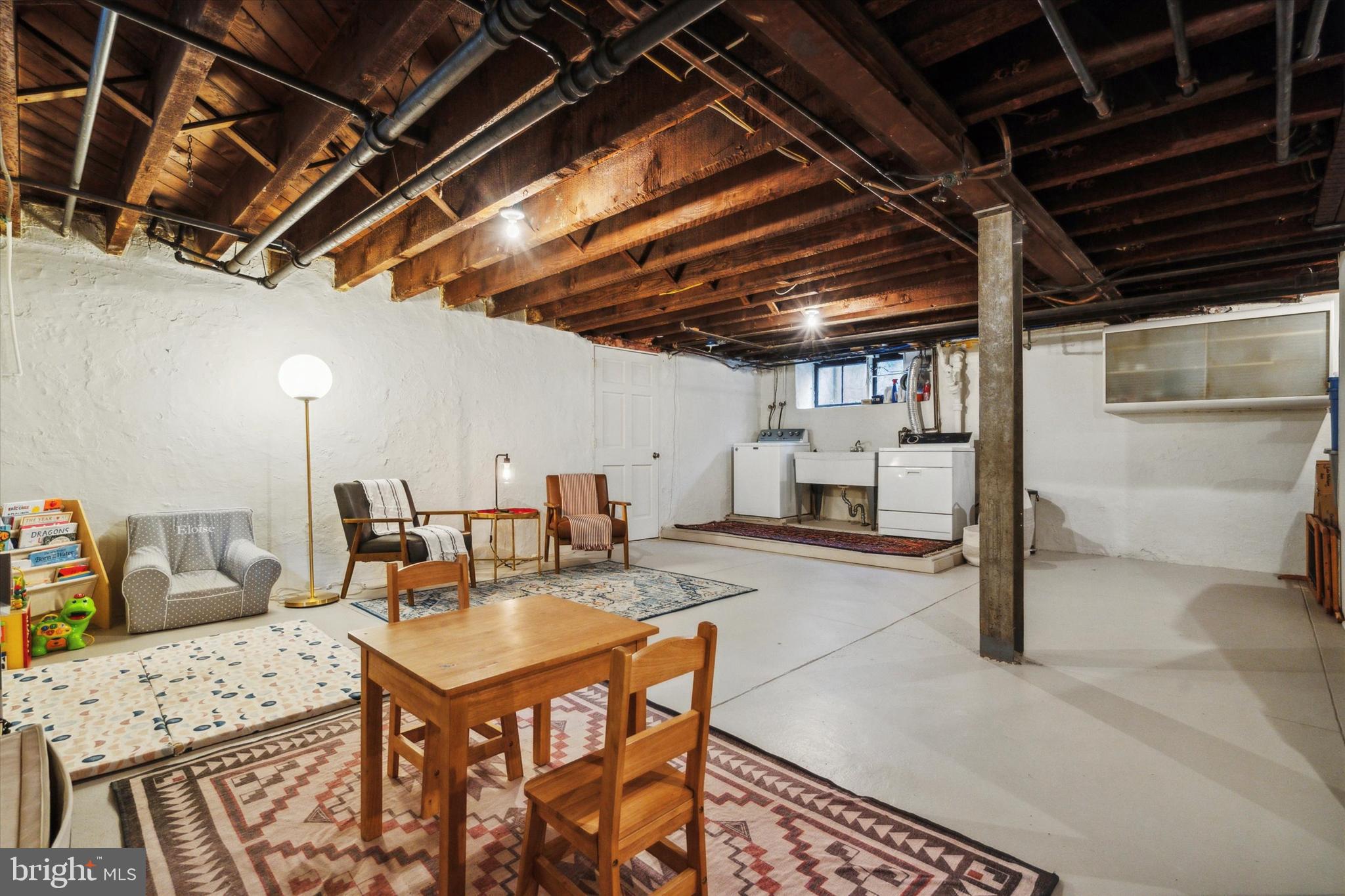 EAST FALLS - Residential