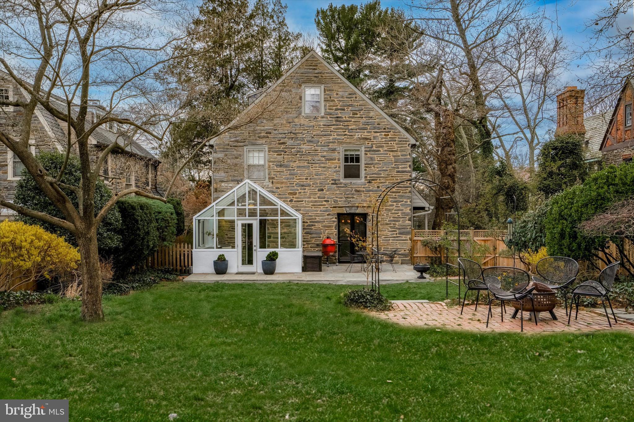 EAST FALLS - Residential