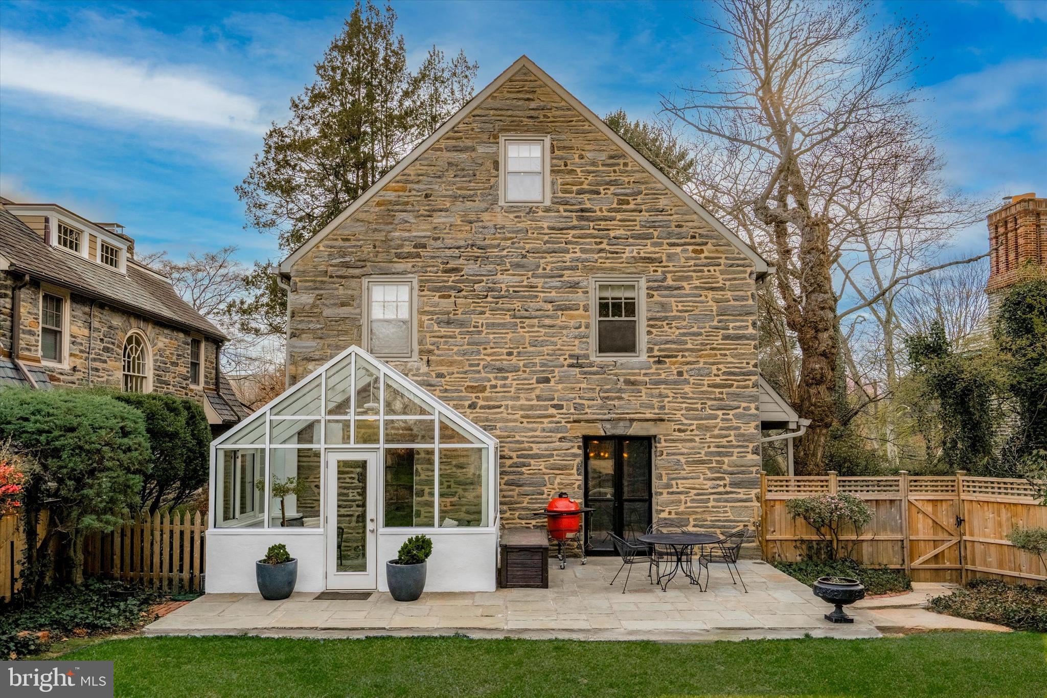 EAST FALLS - Residential