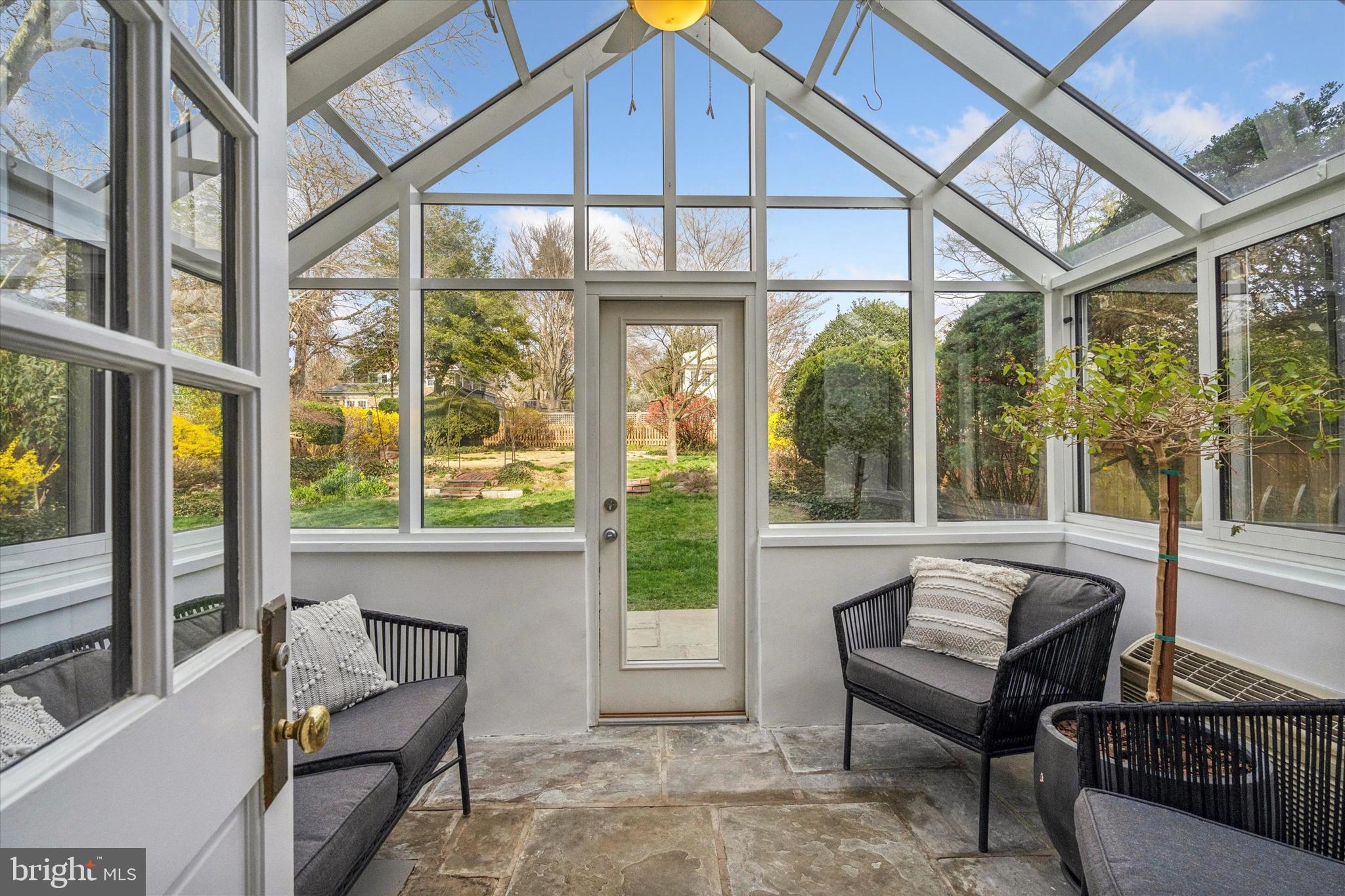 EAST FALLS - Residential