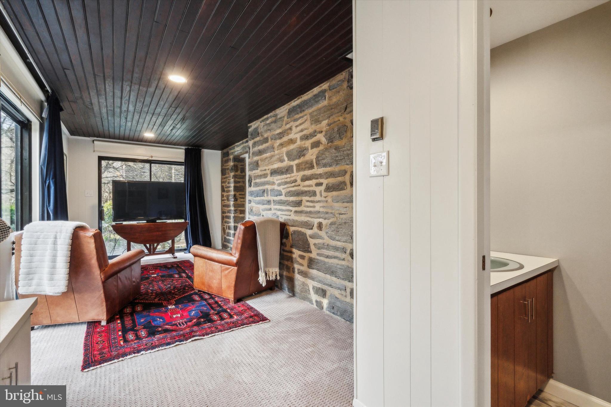 EAST FALLS - Residential