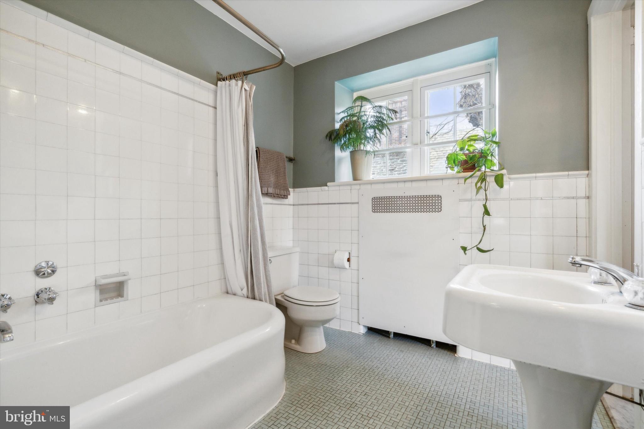 EAST FALLS - Residential