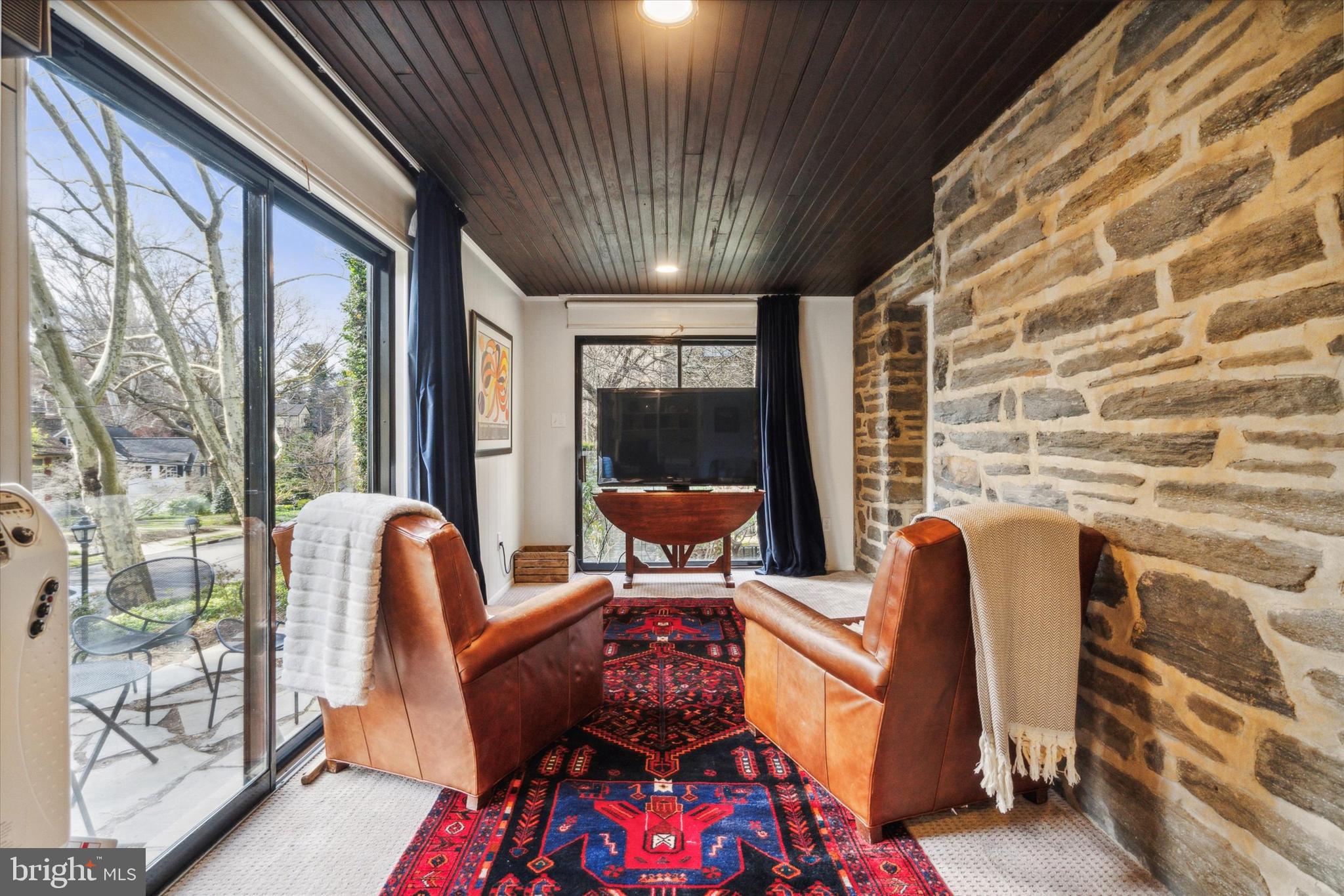 EAST FALLS - Residential