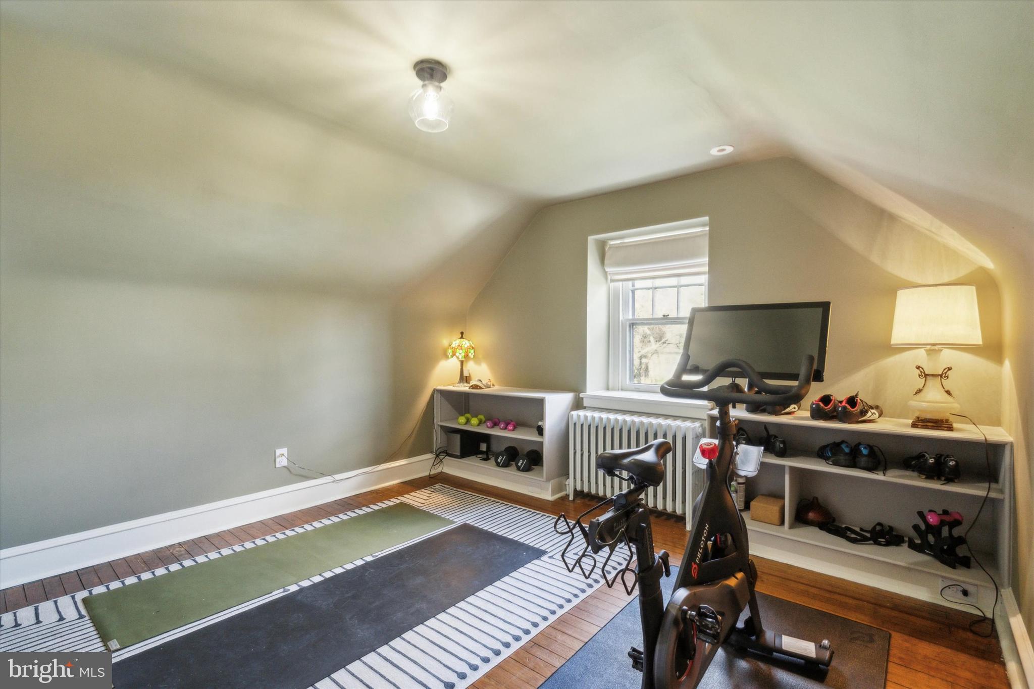 EAST FALLS - Residential