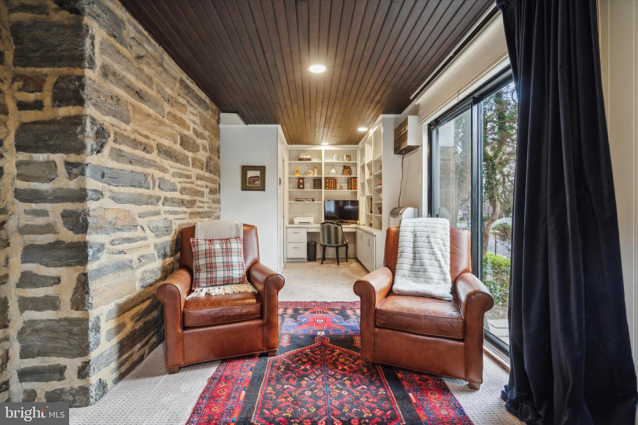 EAST FALLS - Residential