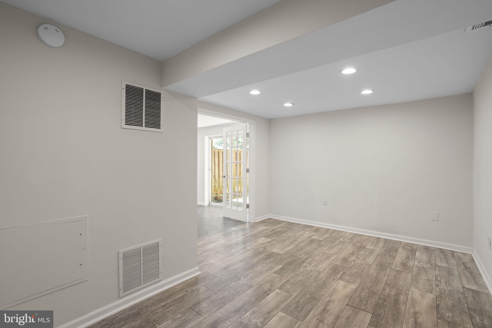 VILLAGE OF WILDE LAKE - Residential