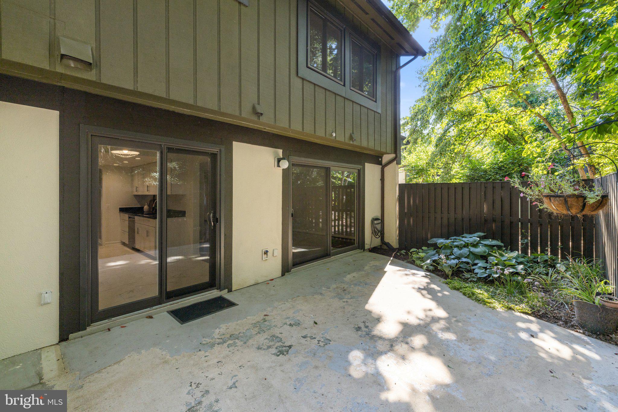 RESTON - Residential