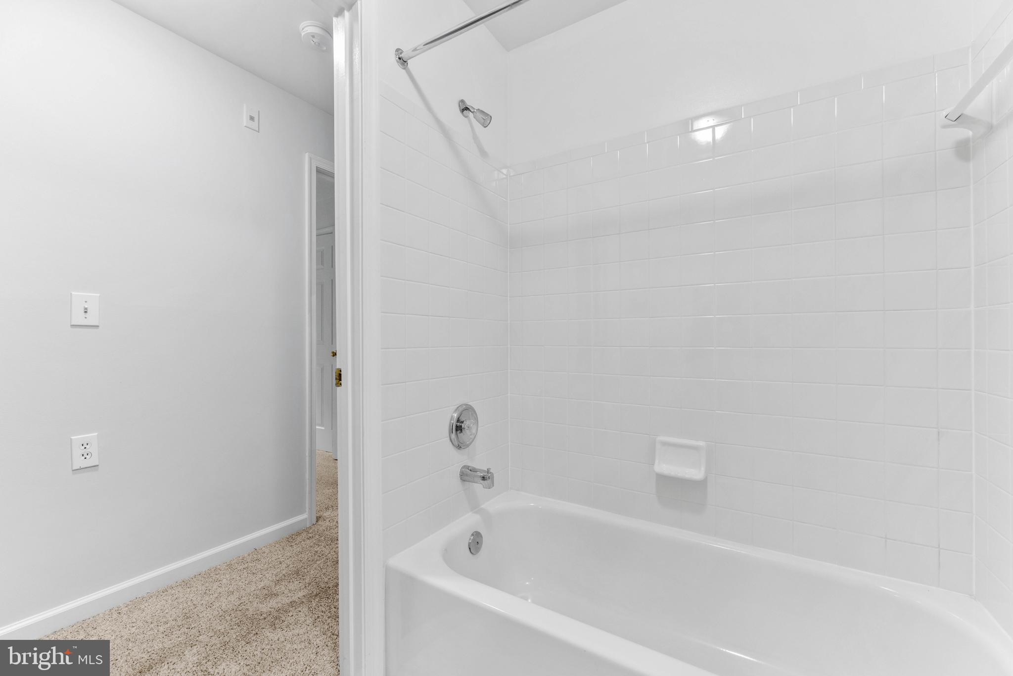 ORCHARD CLUB - Residential Lease