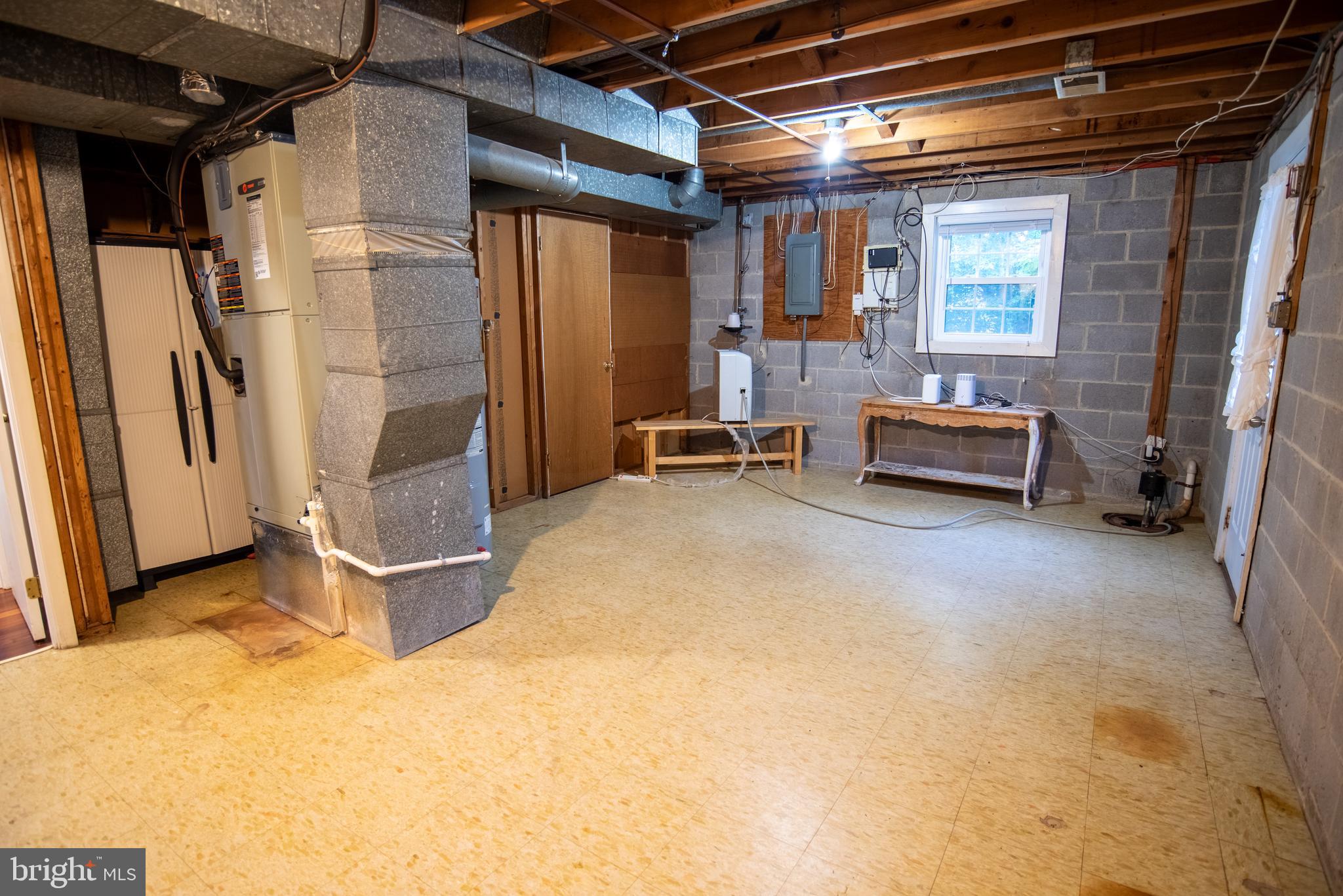 CHATEAU VALLEY - Residential Lease