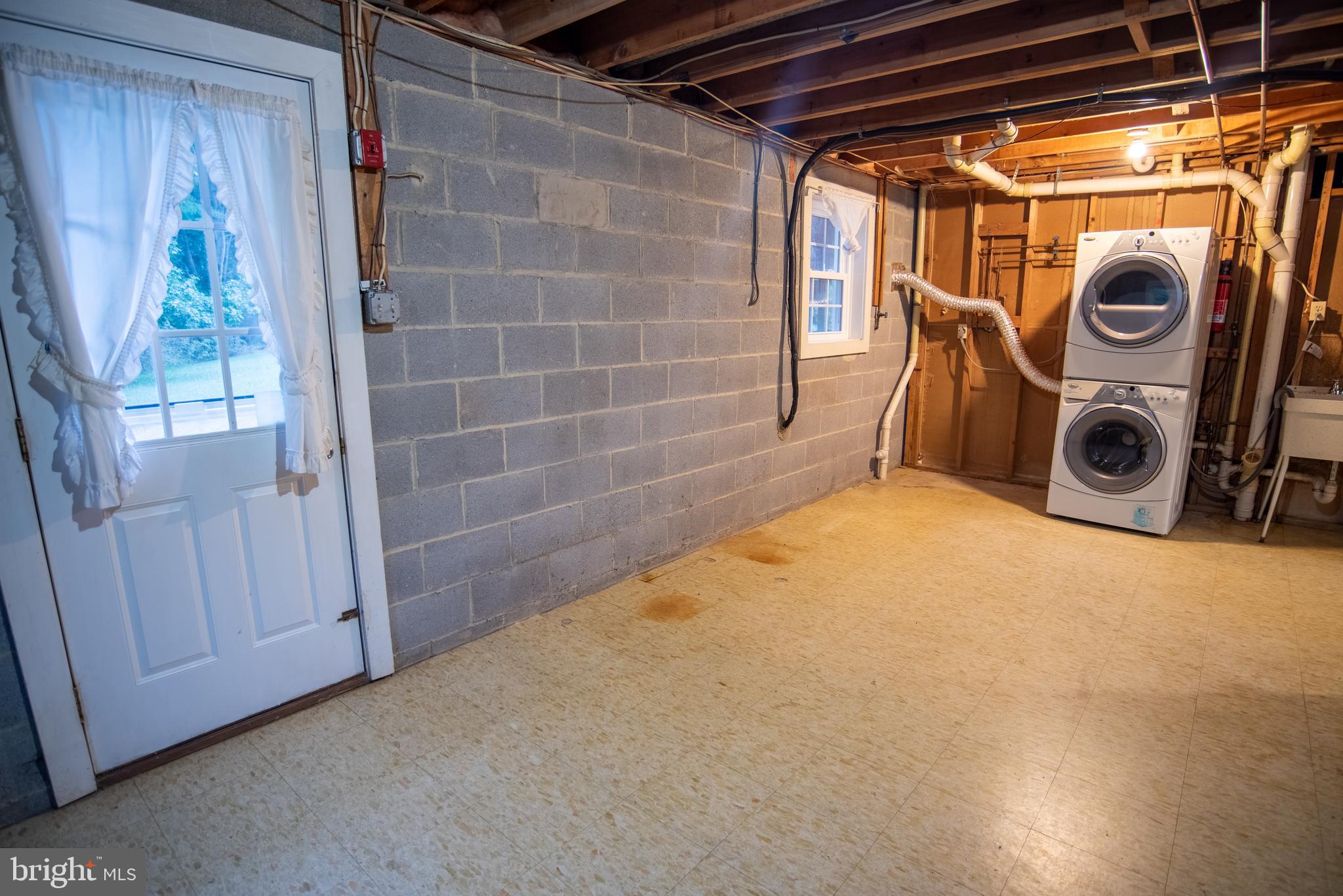 CHATEAU VALLEY - Residential Lease