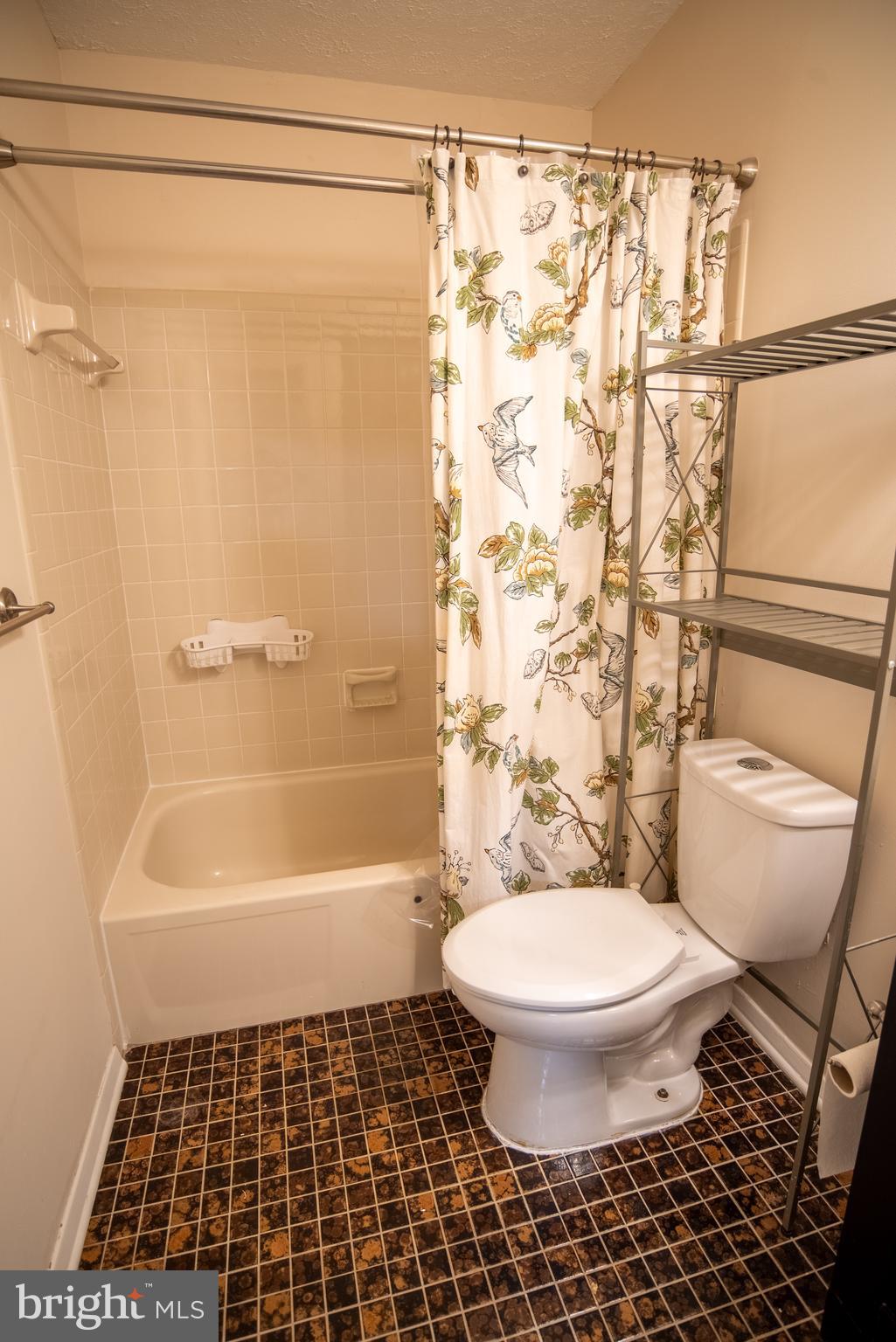 CHATEAU VALLEY - Residential Lease