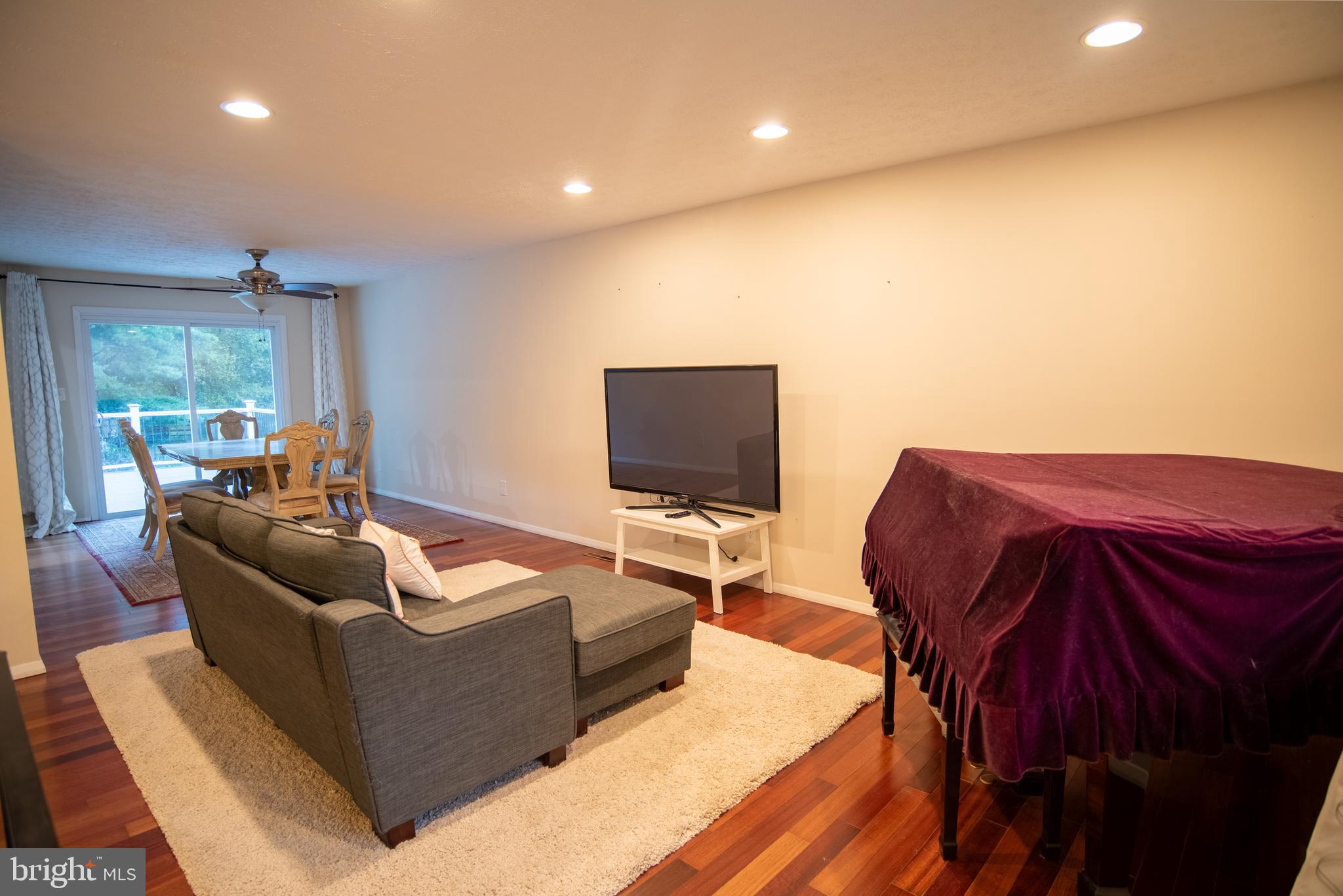 CHATEAU VALLEY - Residential Lease