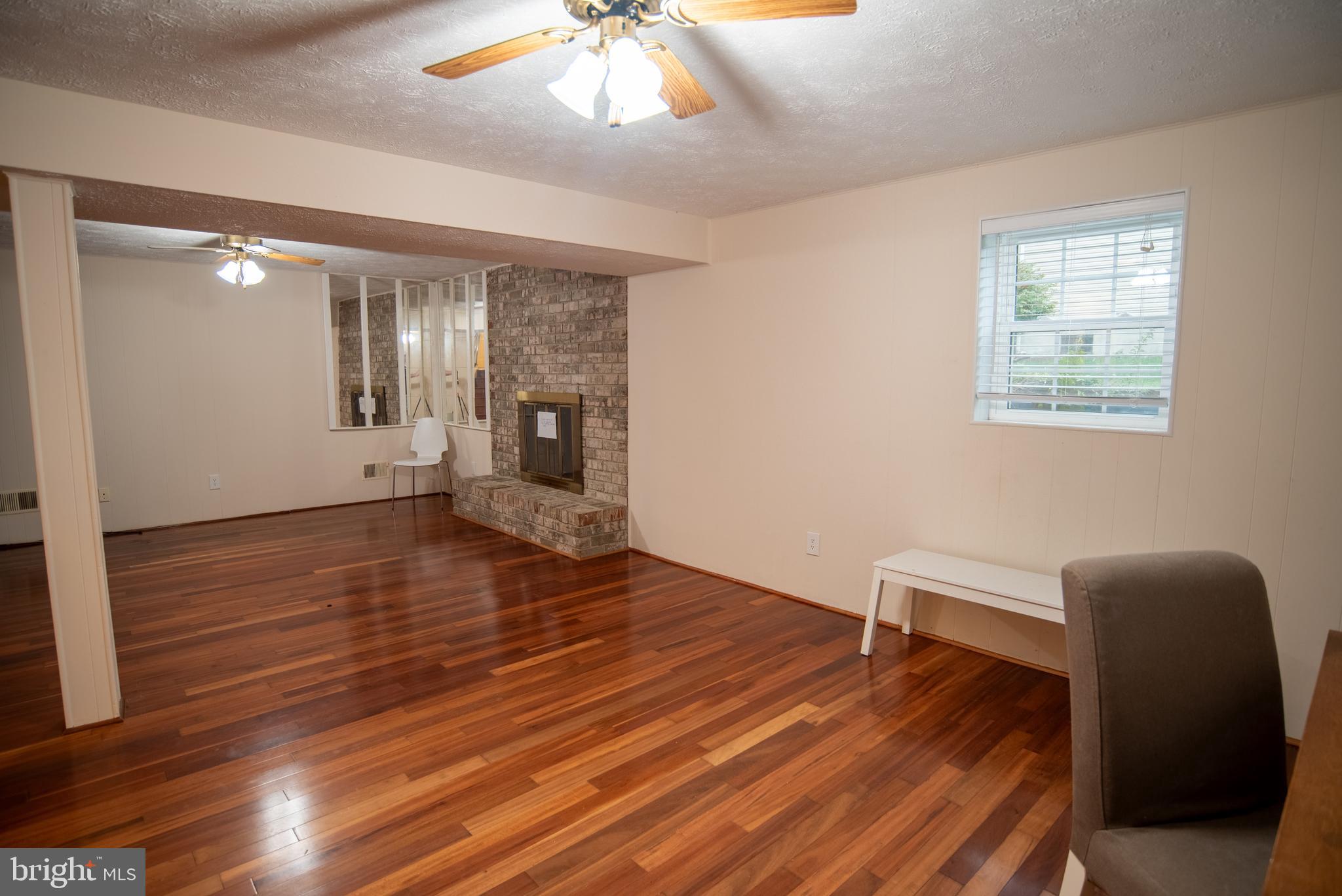 CHATEAU VALLEY - Residential Lease