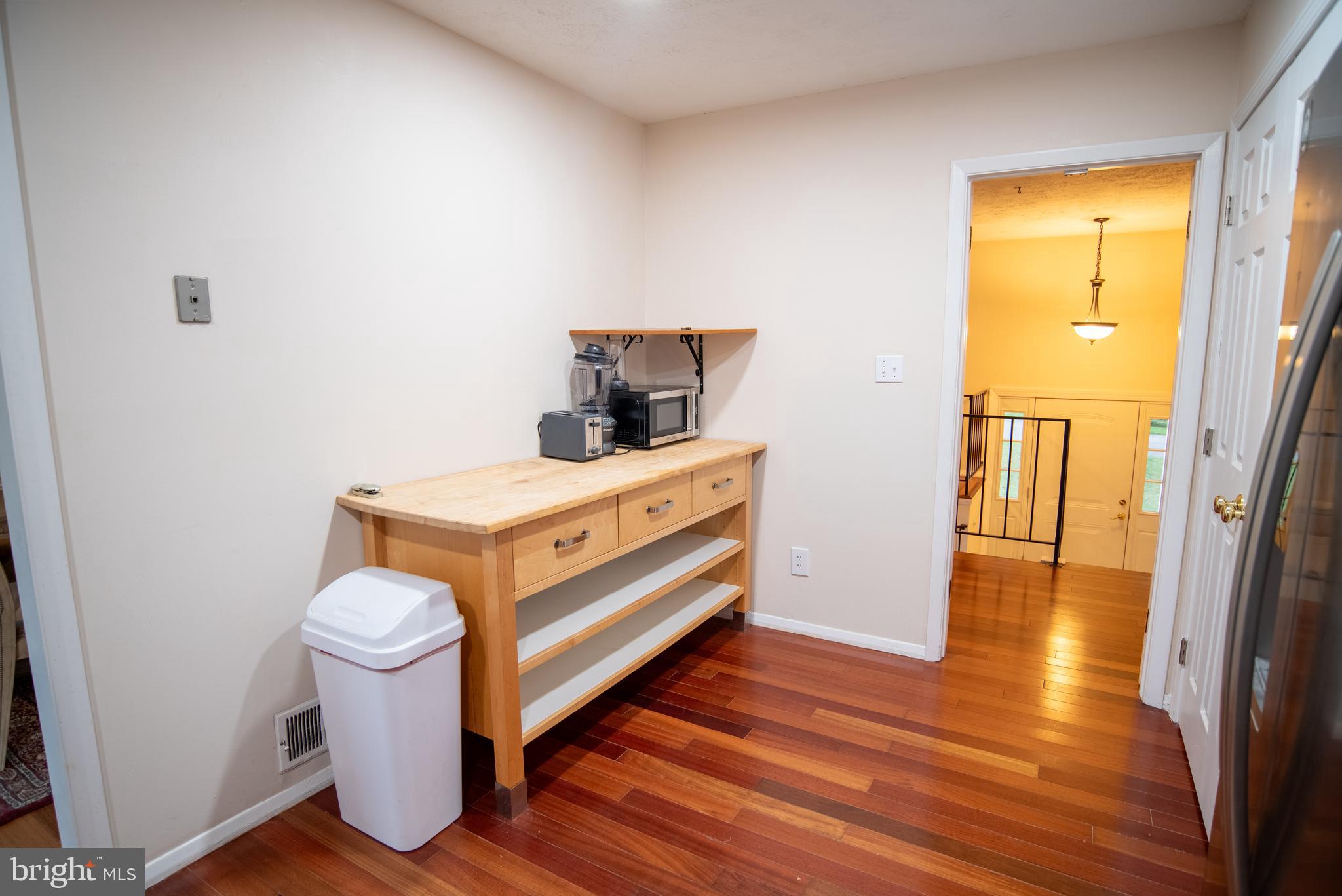 CHATEAU VALLEY - Residential Lease