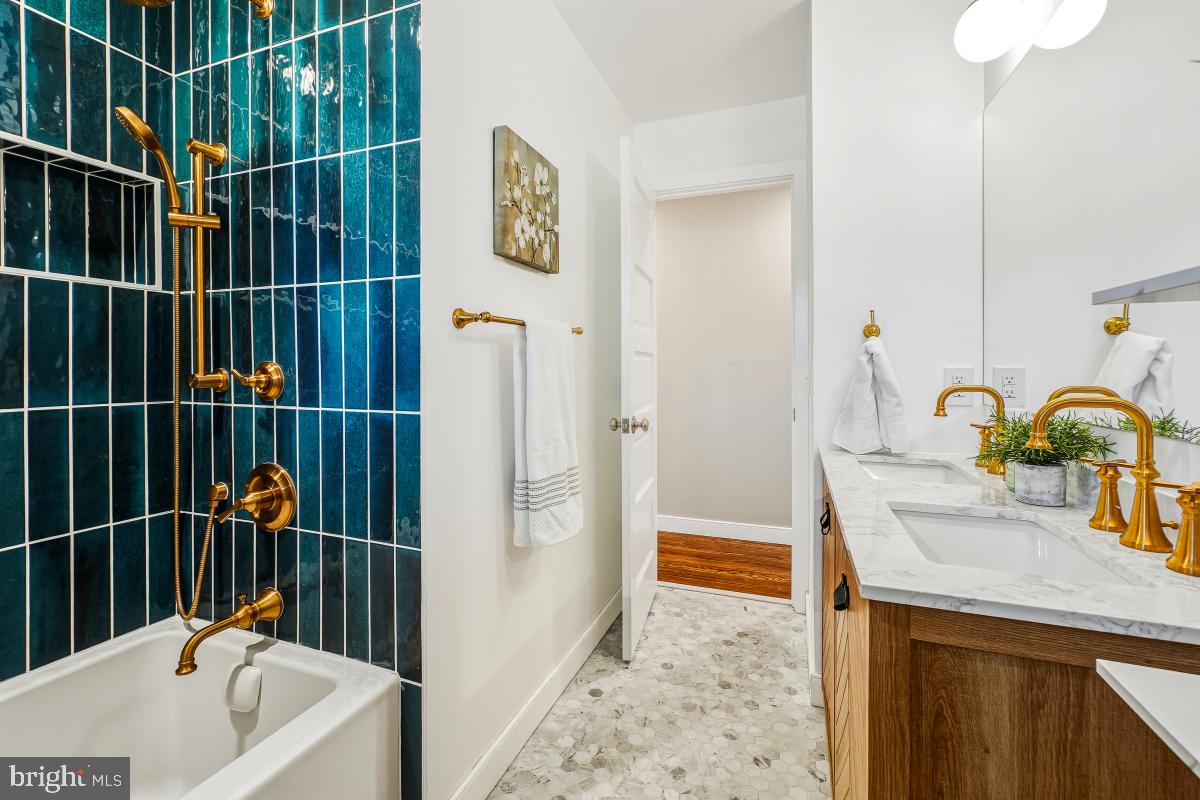 STRATFORD LANDING - Residential