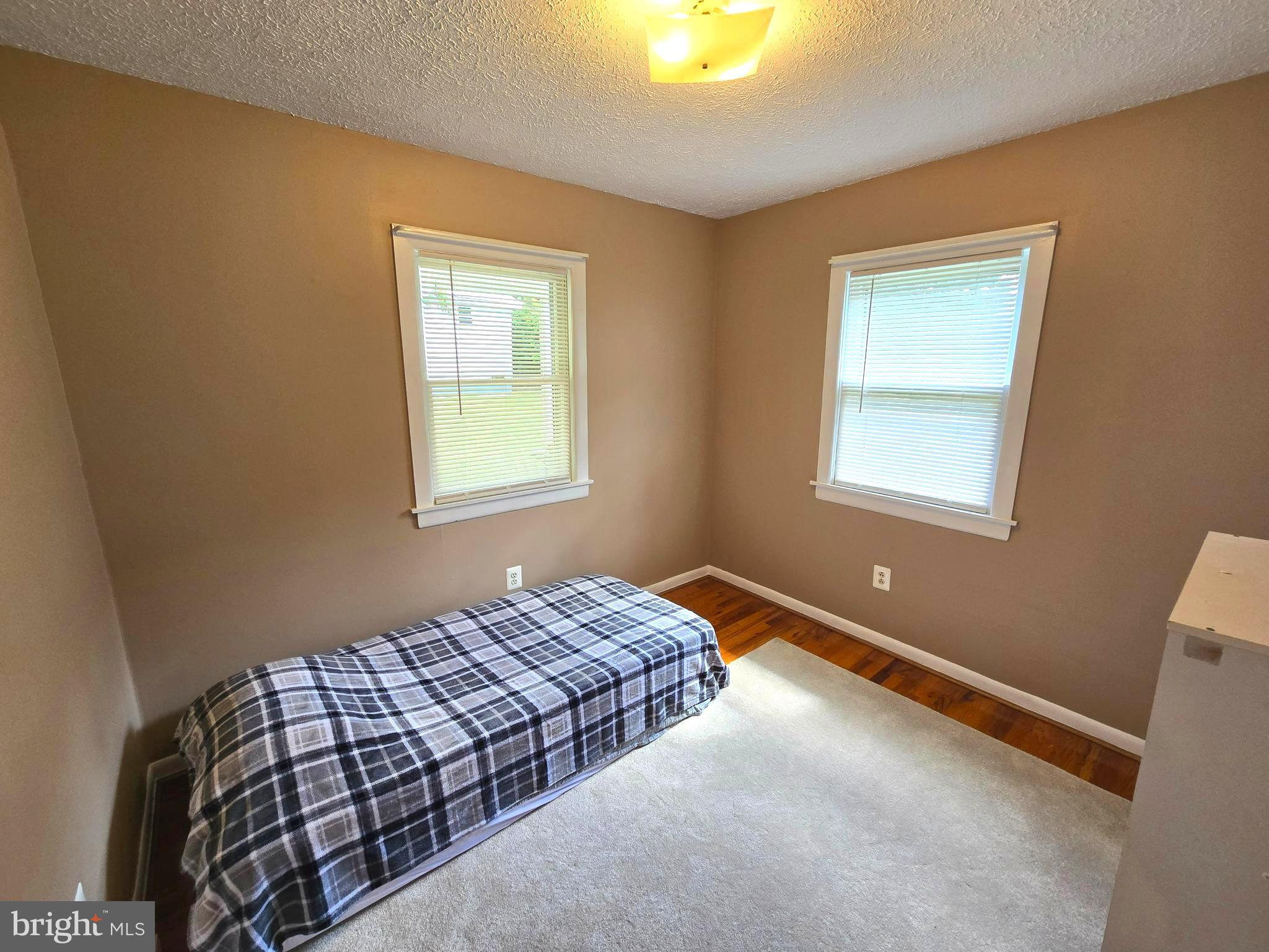 GOLDEN ACRES - Residential