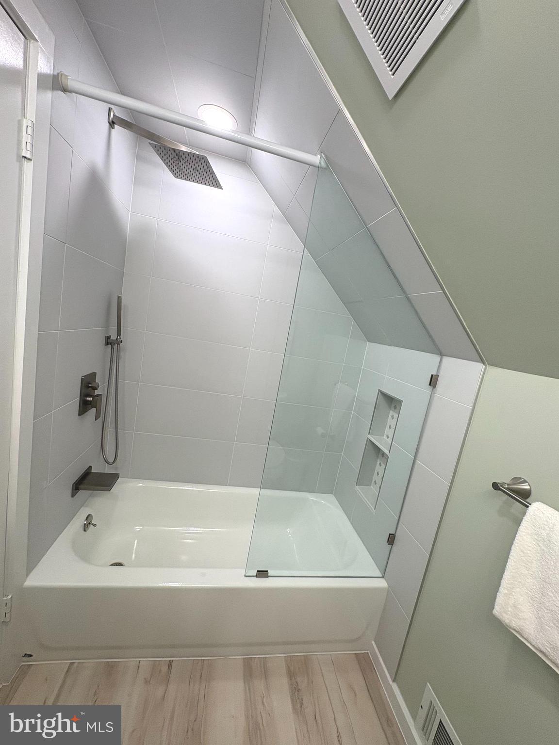 VICTORIA HEIGHTS - Residential