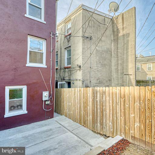 JOHNSTON SQUARE - Residential Lease